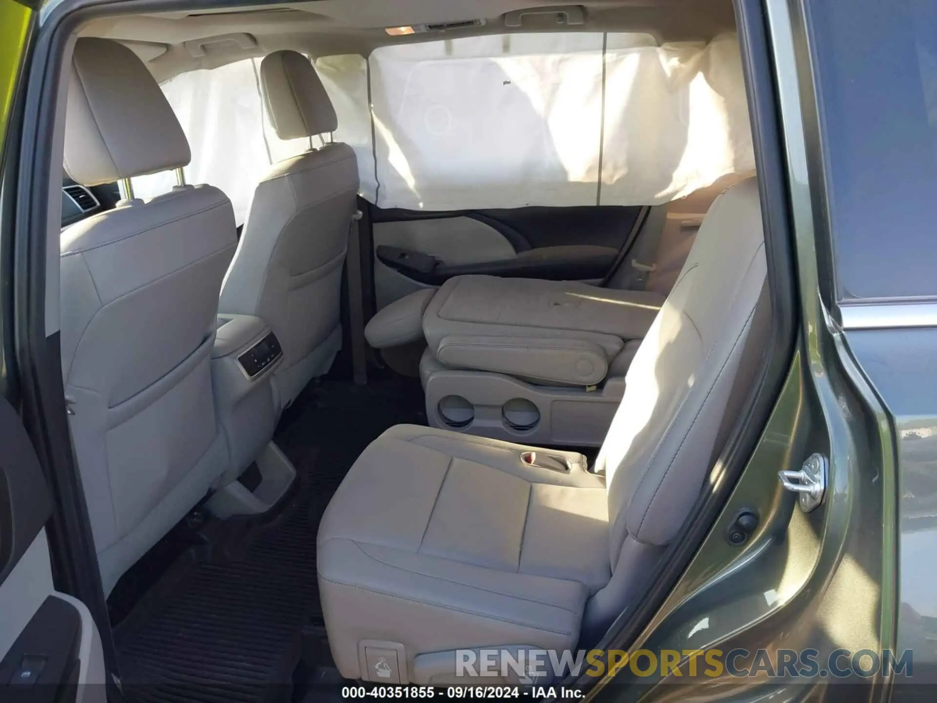 8 fotografías del automóvil dañado 5TDJZRFH3KS998544 TOYOTA HIGHLANDER 2019