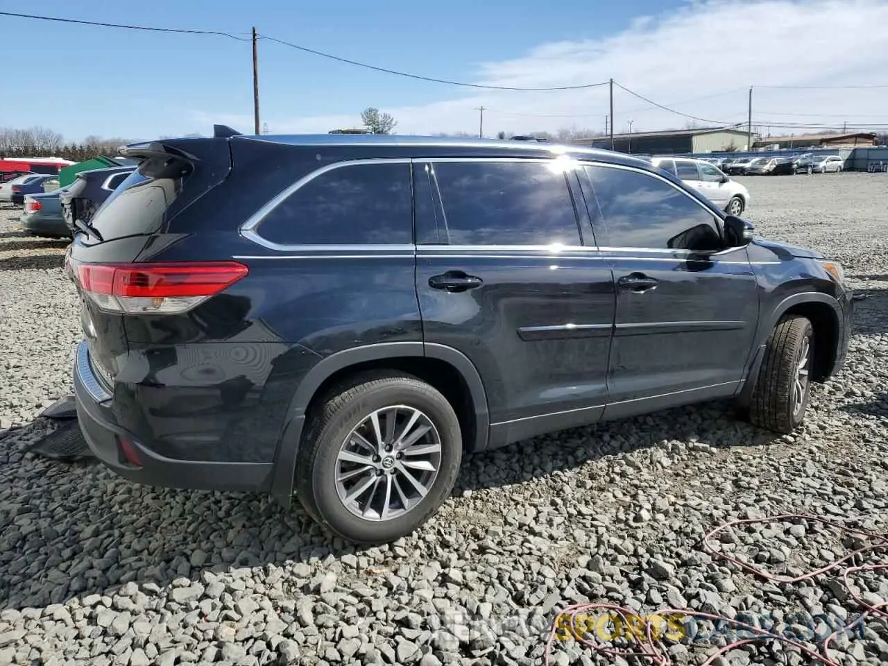 3 fotografías del automóvil dañado 5TDJZRFH4KS571177 TOYOTA HIGHLANDER 2019