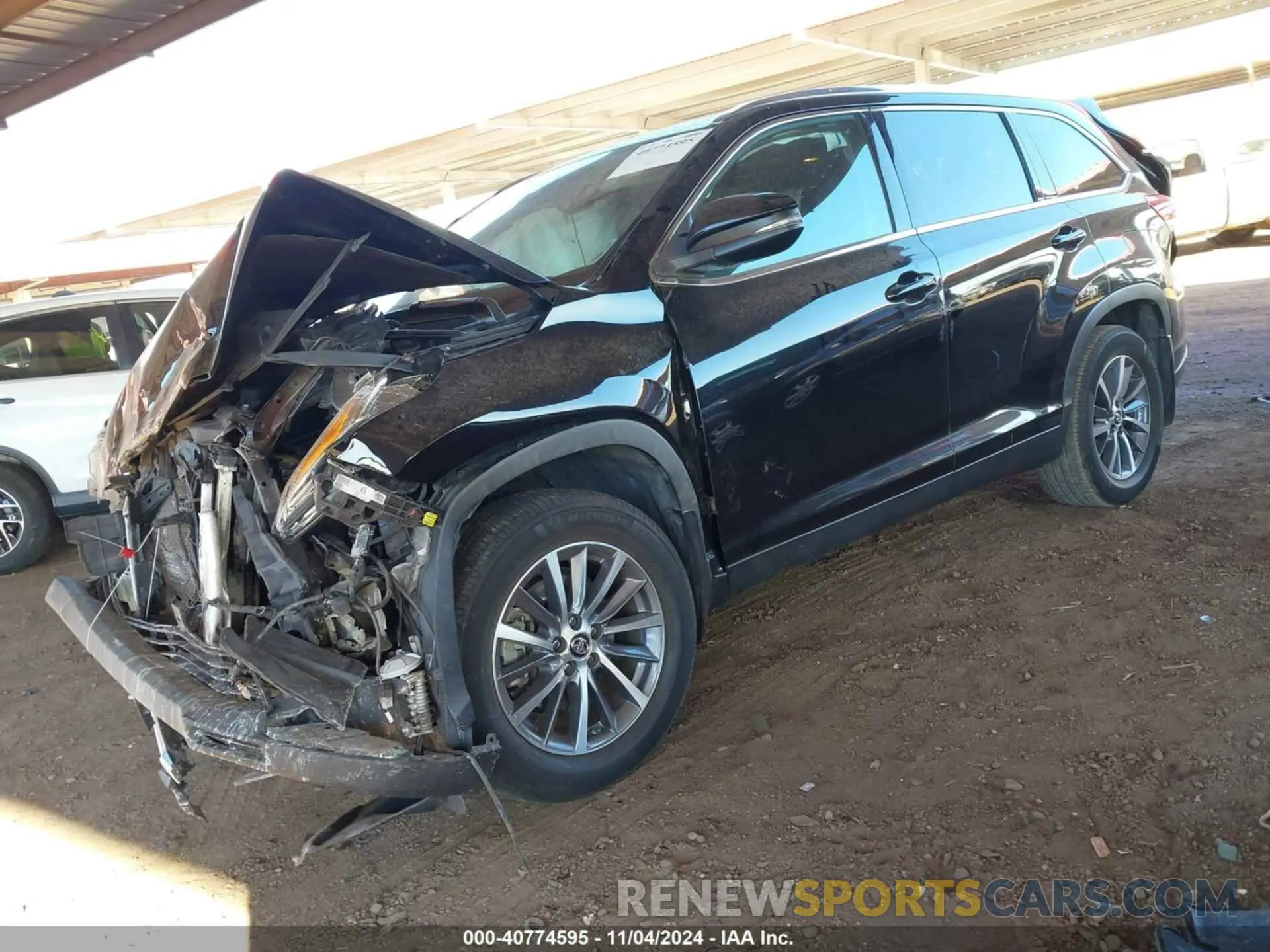 2 fotografías del automóvil dañado 5TDJZRFH4KS582213 TOYOTA HIGHLANDER 2019