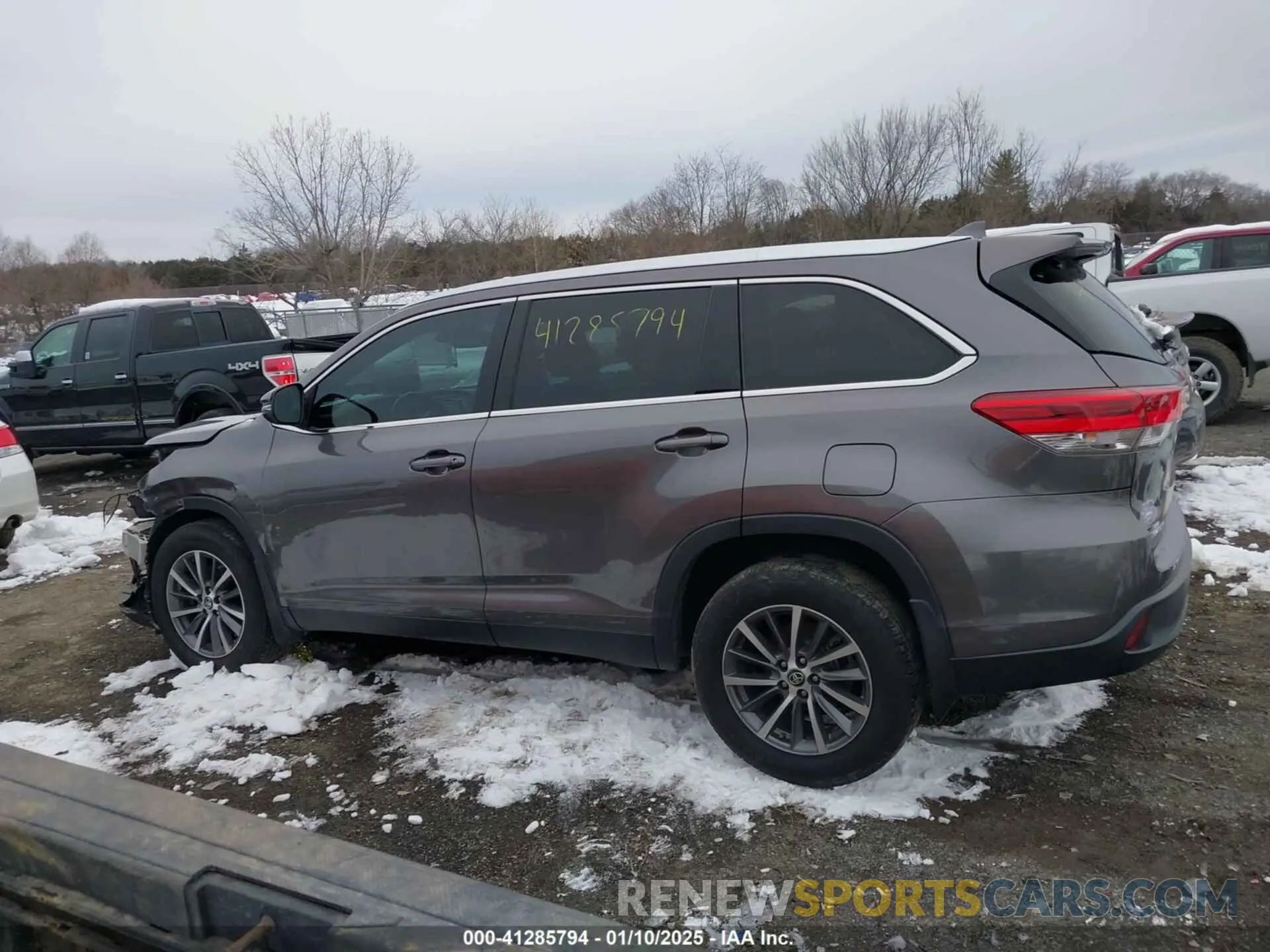 14 fotografías del automóvil dañado 5TDJZRFH4KS589338 TOYOTA HIGHLANDER 2019