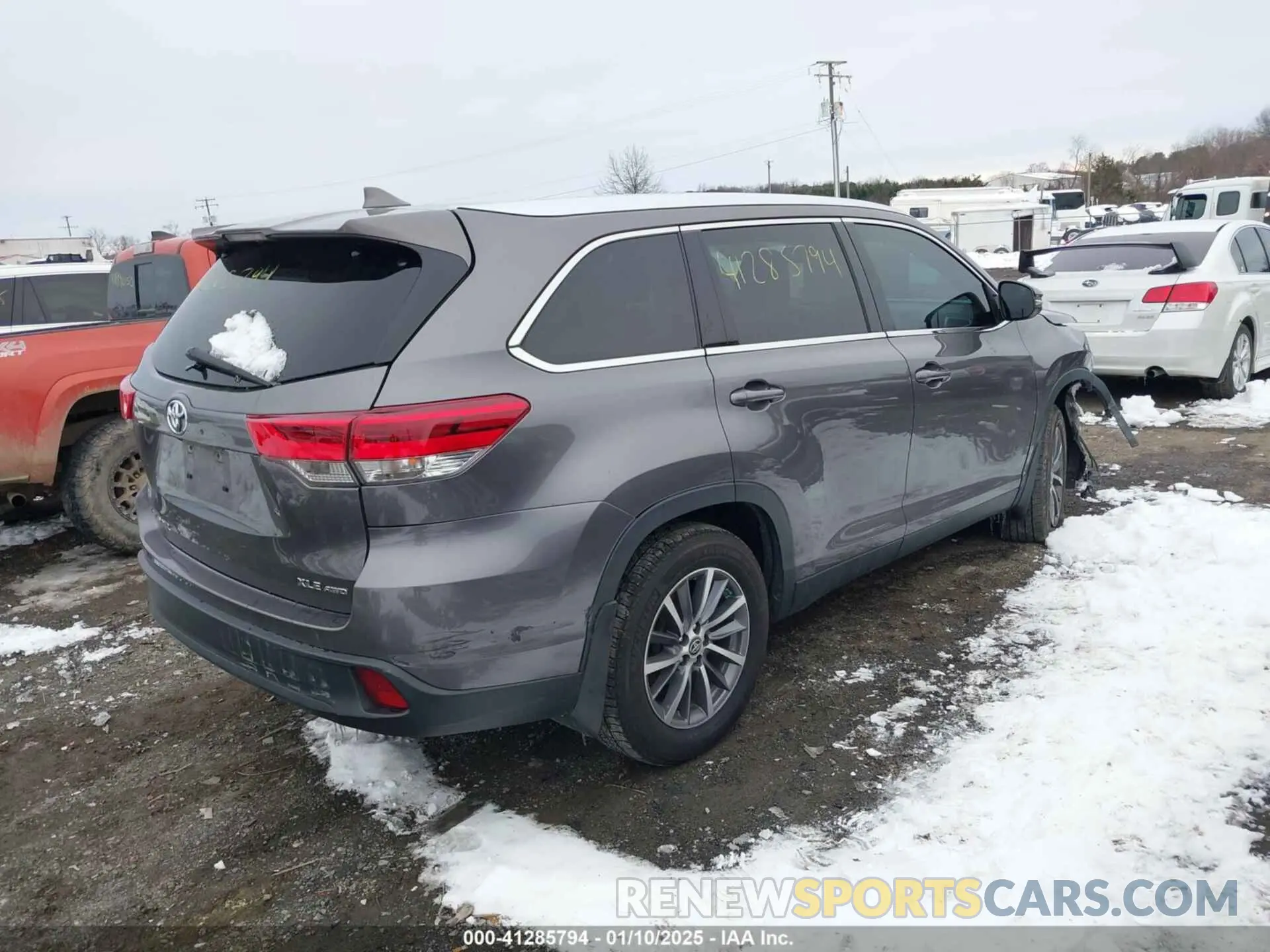 4 fotografías del automóvil dañado 5TDJZRFH4KS589338 TOYOTA HIGHLANDER 2019