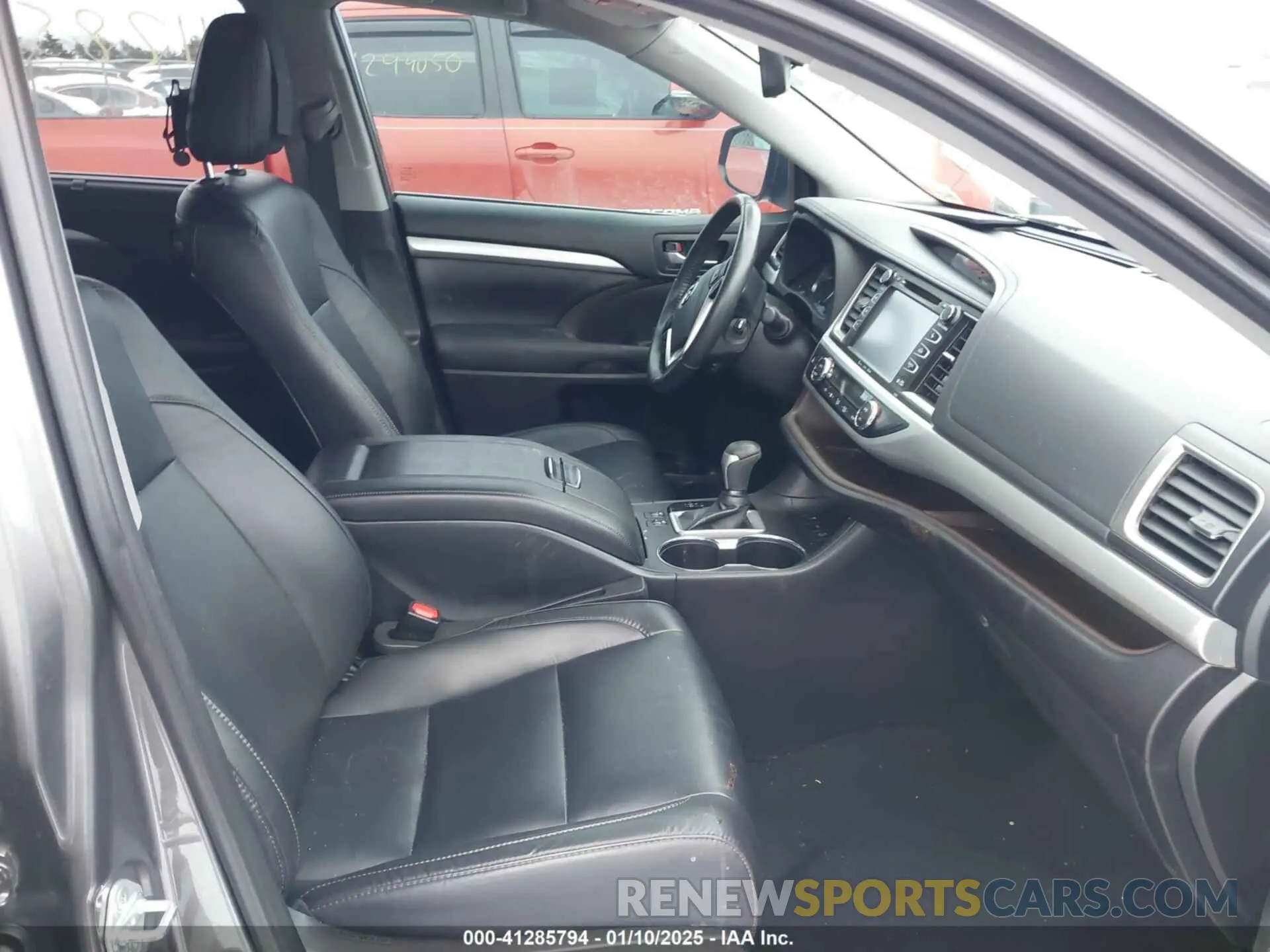 5 fotografías del automóvil dañado 5TDJZRFH4KS589338 TOYOTA HIGHLANDER 2019