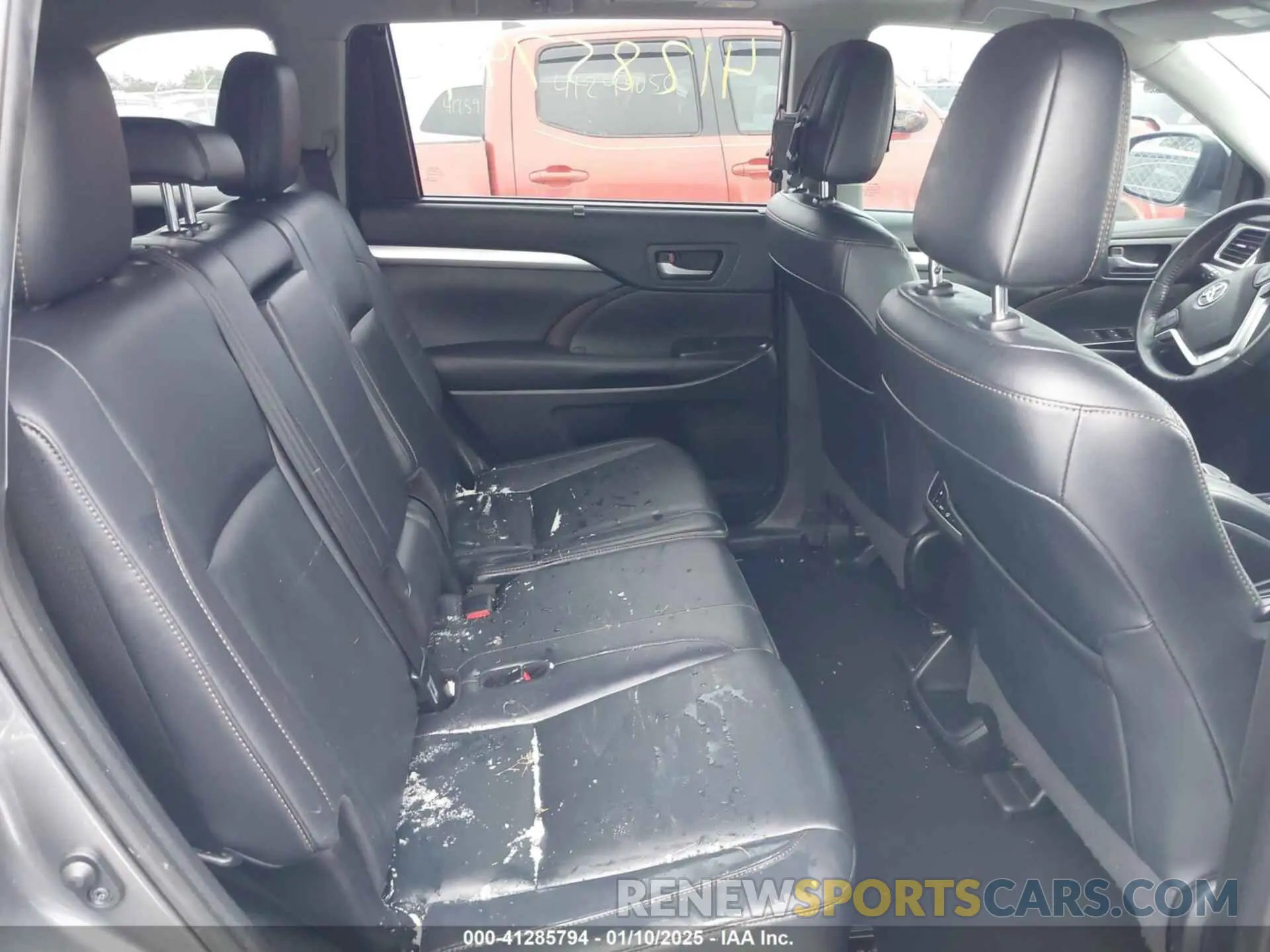 8 fotografías del automóvil dañado 5TDJZRFH4KS589338 TOYOTA HIGHLANDER 2019