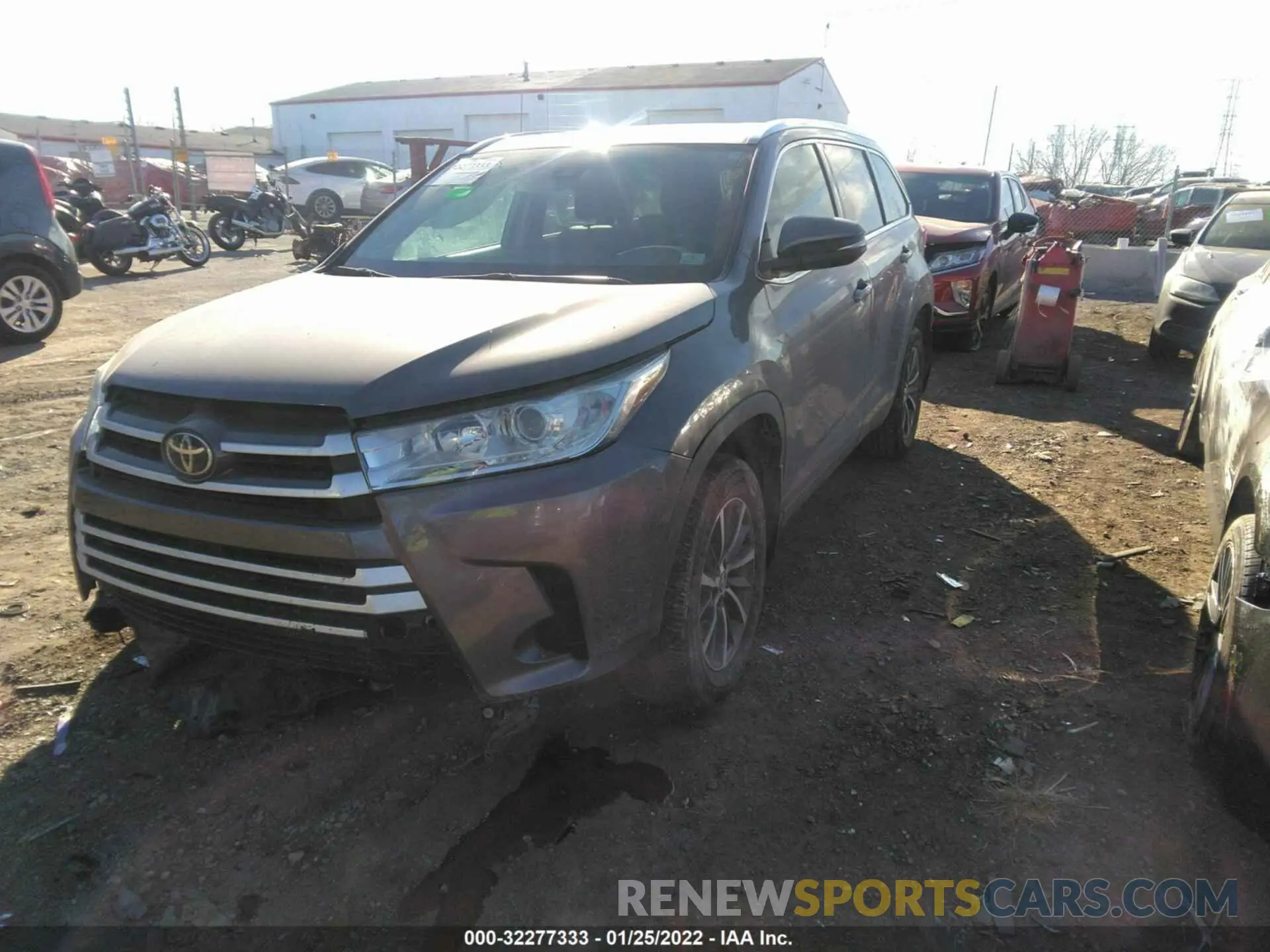 2 fotografías del automóvil dañado 5TDJZRFH4KS596015 TOYOTA HIGHLANDER 2019