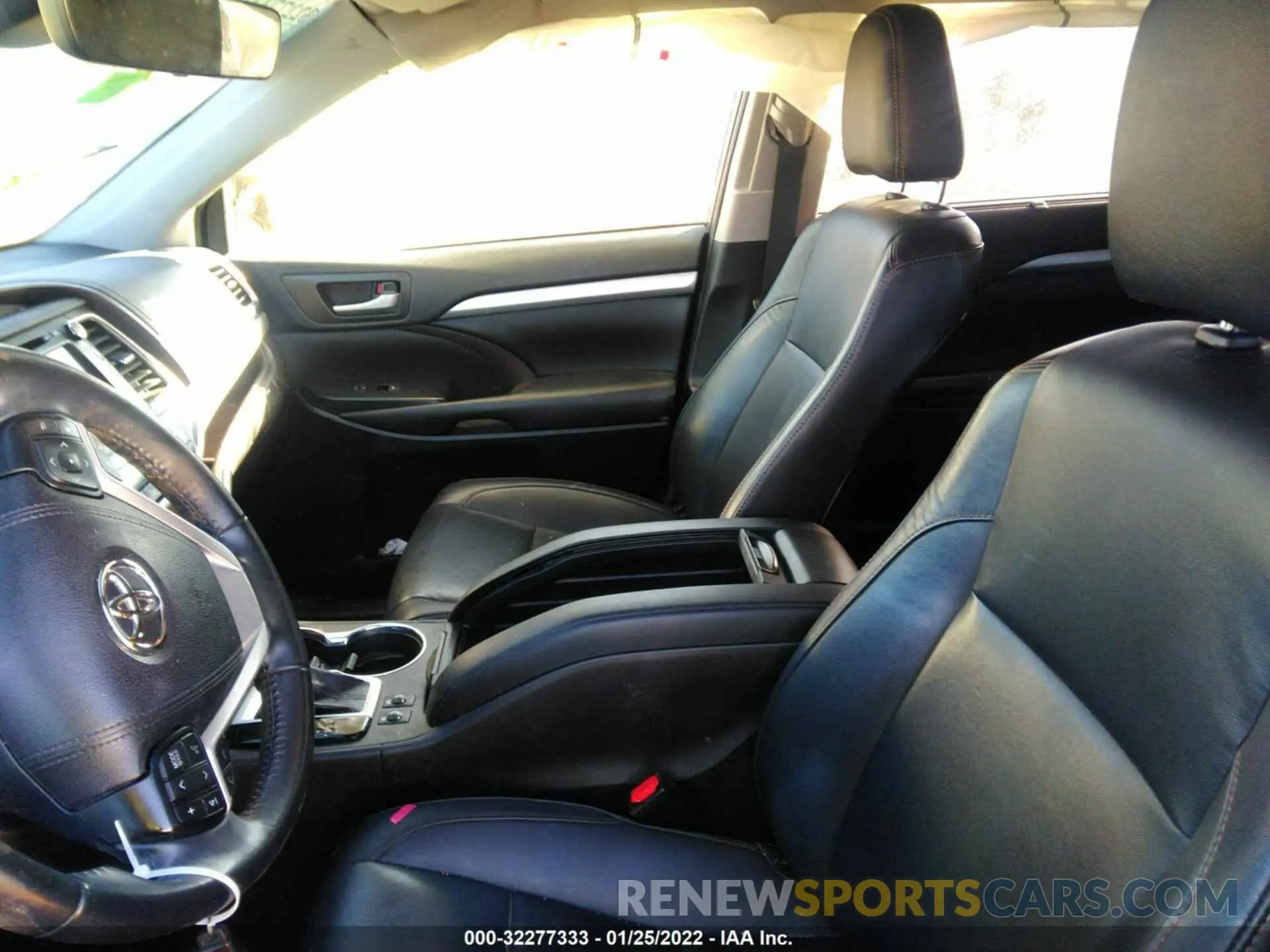 5 fotografías del automóvil dañado 5TDJZRFH4KS596015 TOYOTA HIGHLANDER 2019