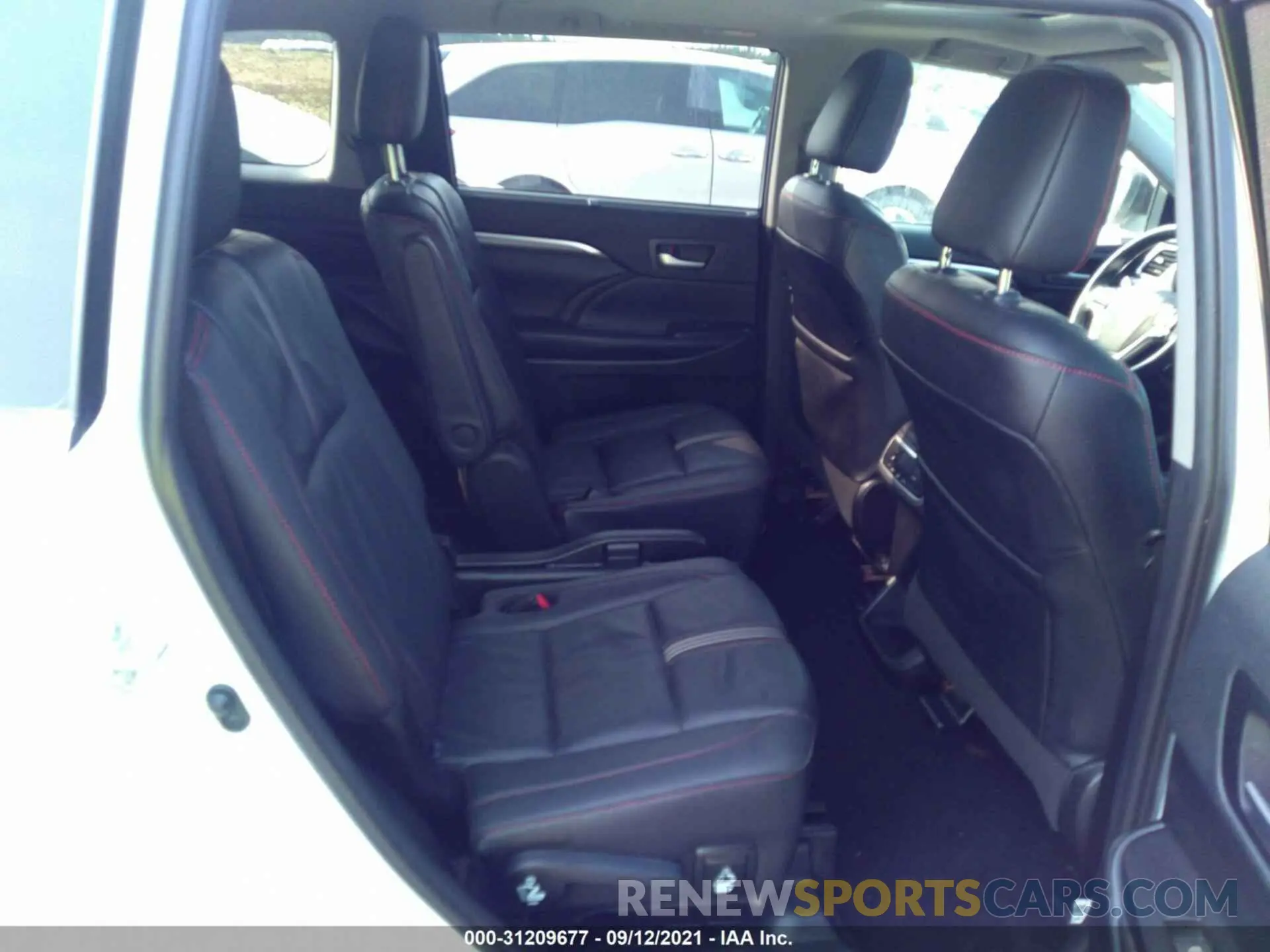 8 fotografías del automóvil dañado 5TDJZRFH4KS599724 TOYOTA HIGHLANDER 2019