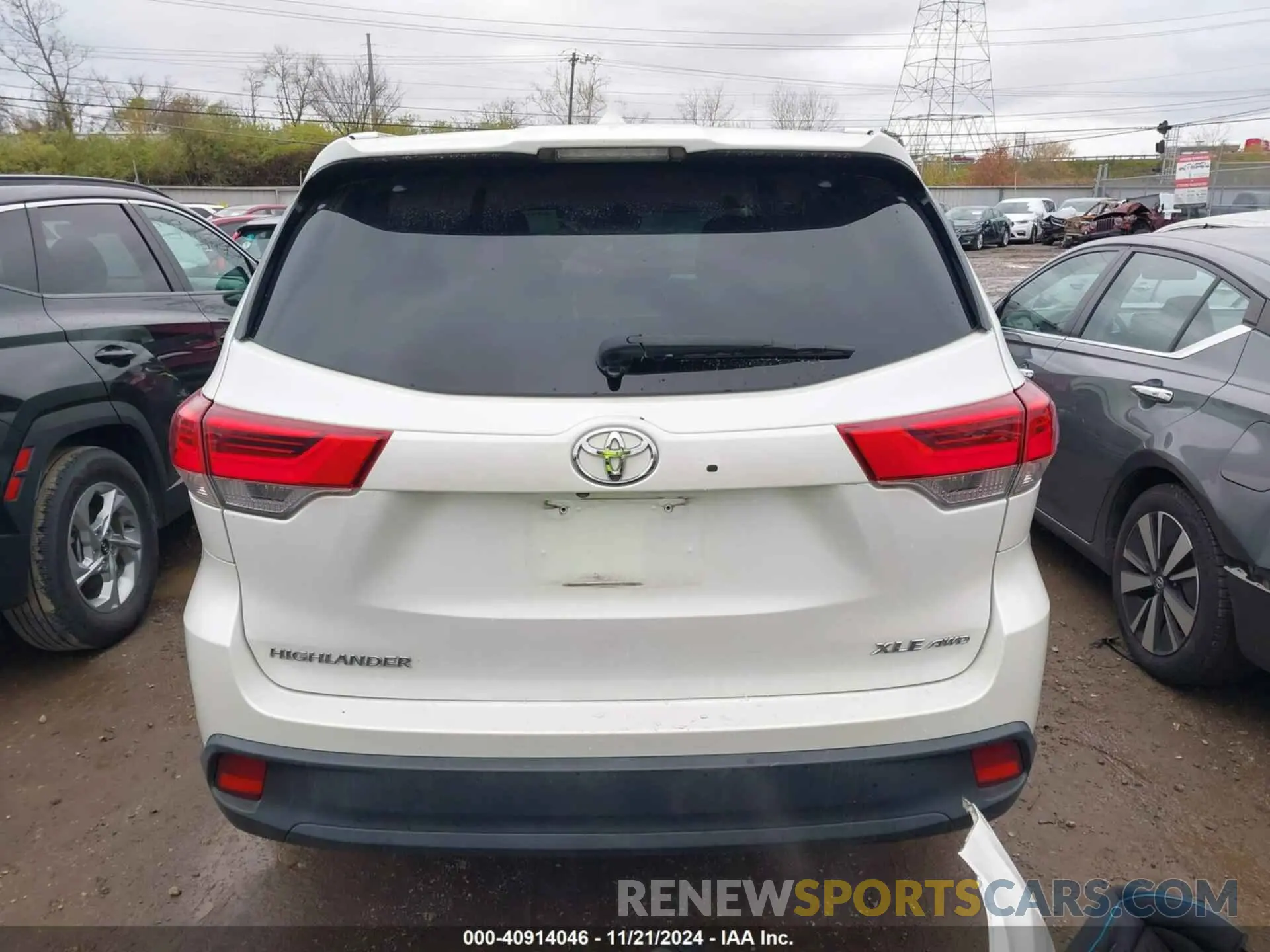 17 fotografías del automóvil dañado 5TDJZRFH4KS608082 TOYOTA HIGHLANDER 2019