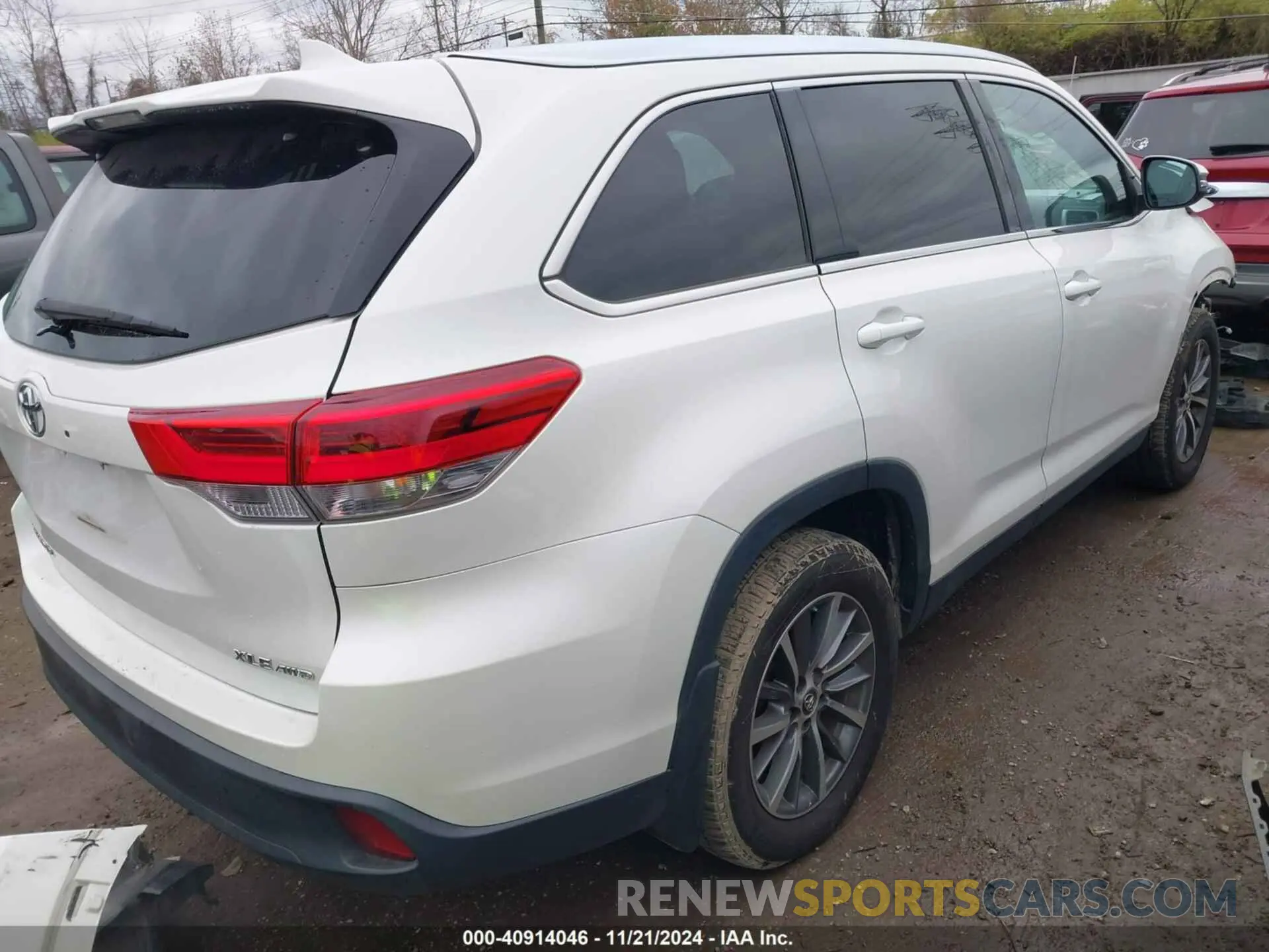 4 fotografías del automóvil dañado 5TDJZRFH4KS608082 TOYOTA HIGHLANDER 2019