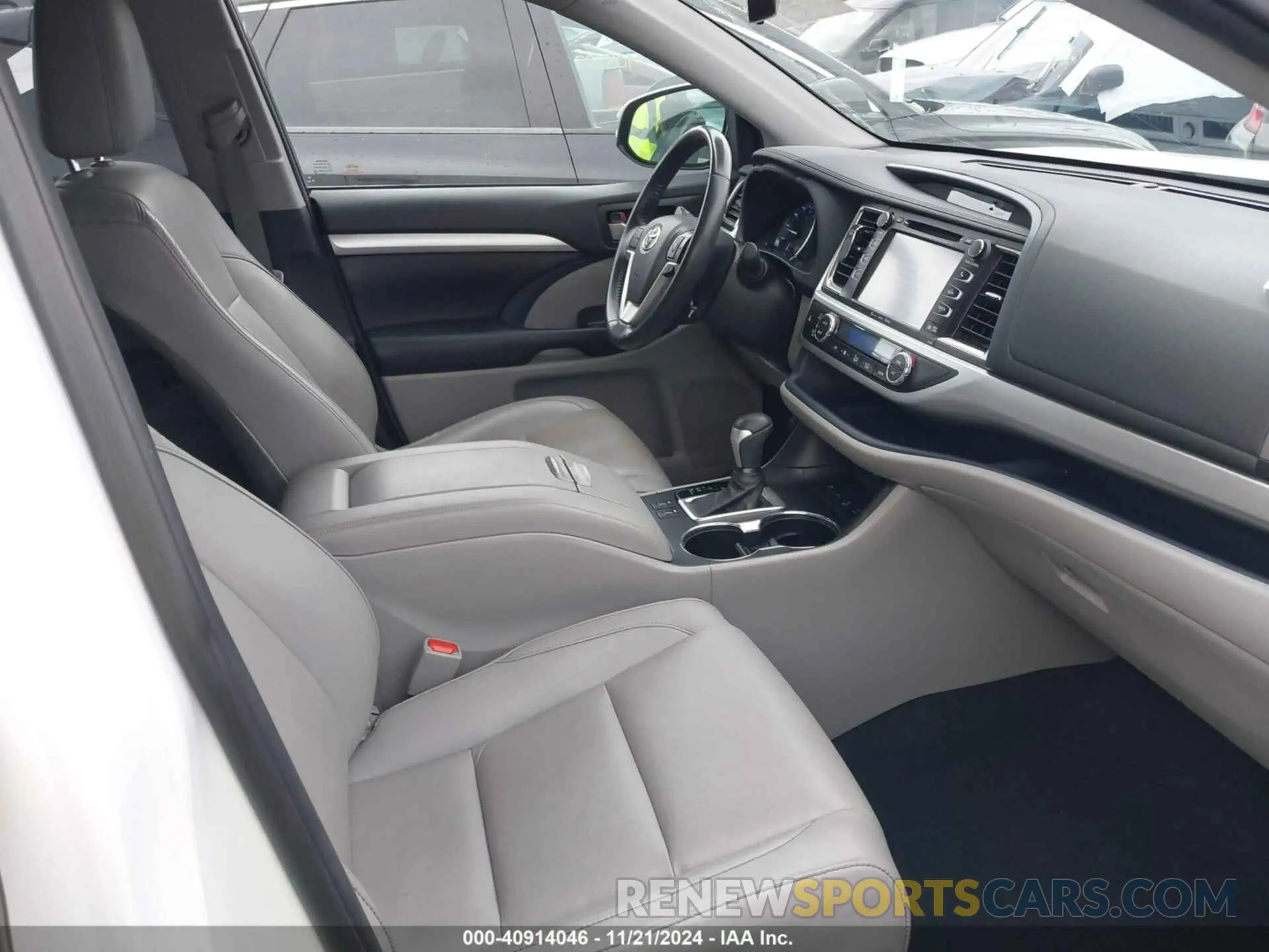 5 fotografías del automóvil dañado 5TDJZRFH4KS608082 TOYOTA HIGHLANDER 2019