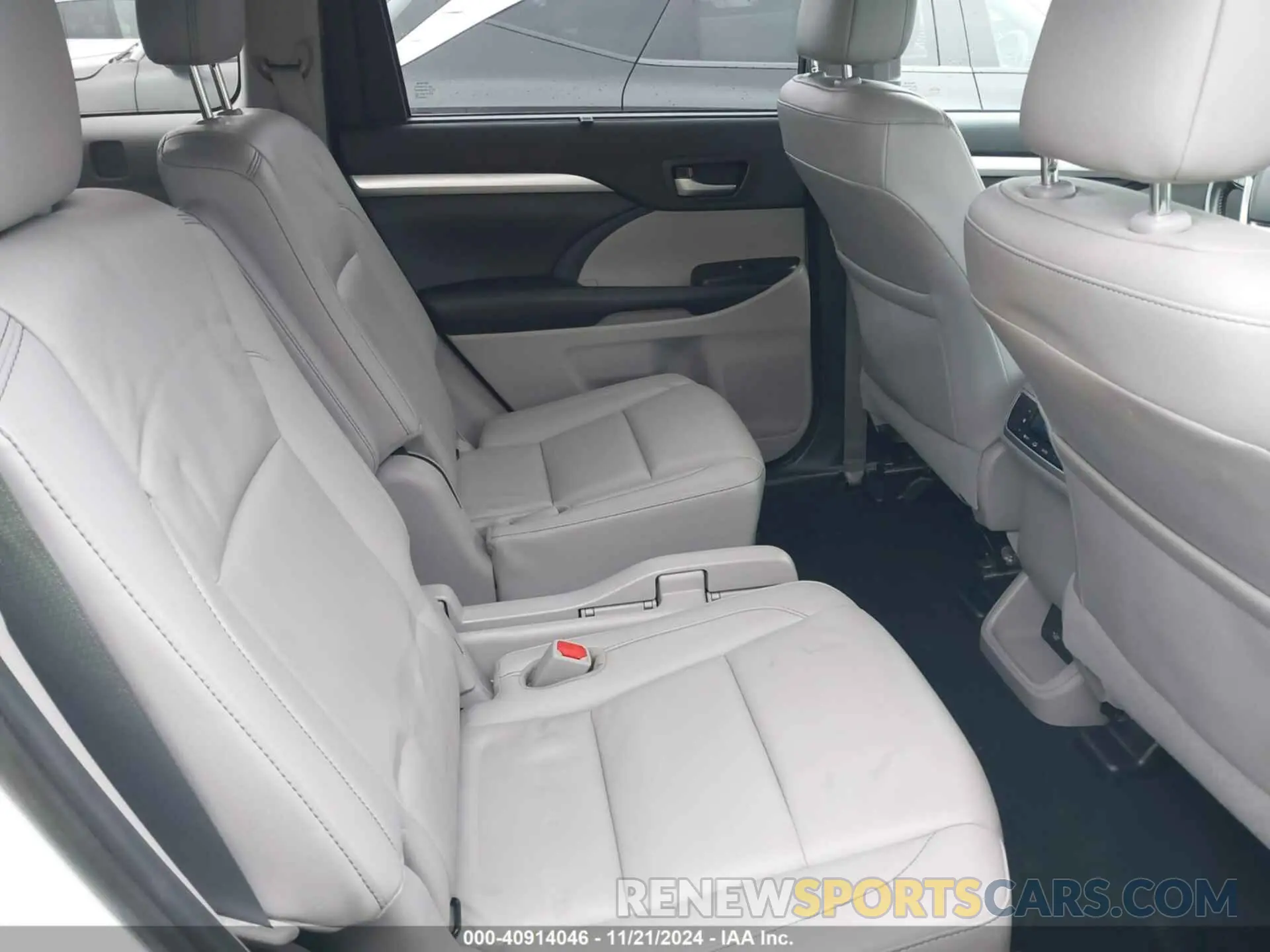 8 fotografías del automóvil dañado 5TDJZRFH4KS608082 TOYOTA HIGHLANDER 2019