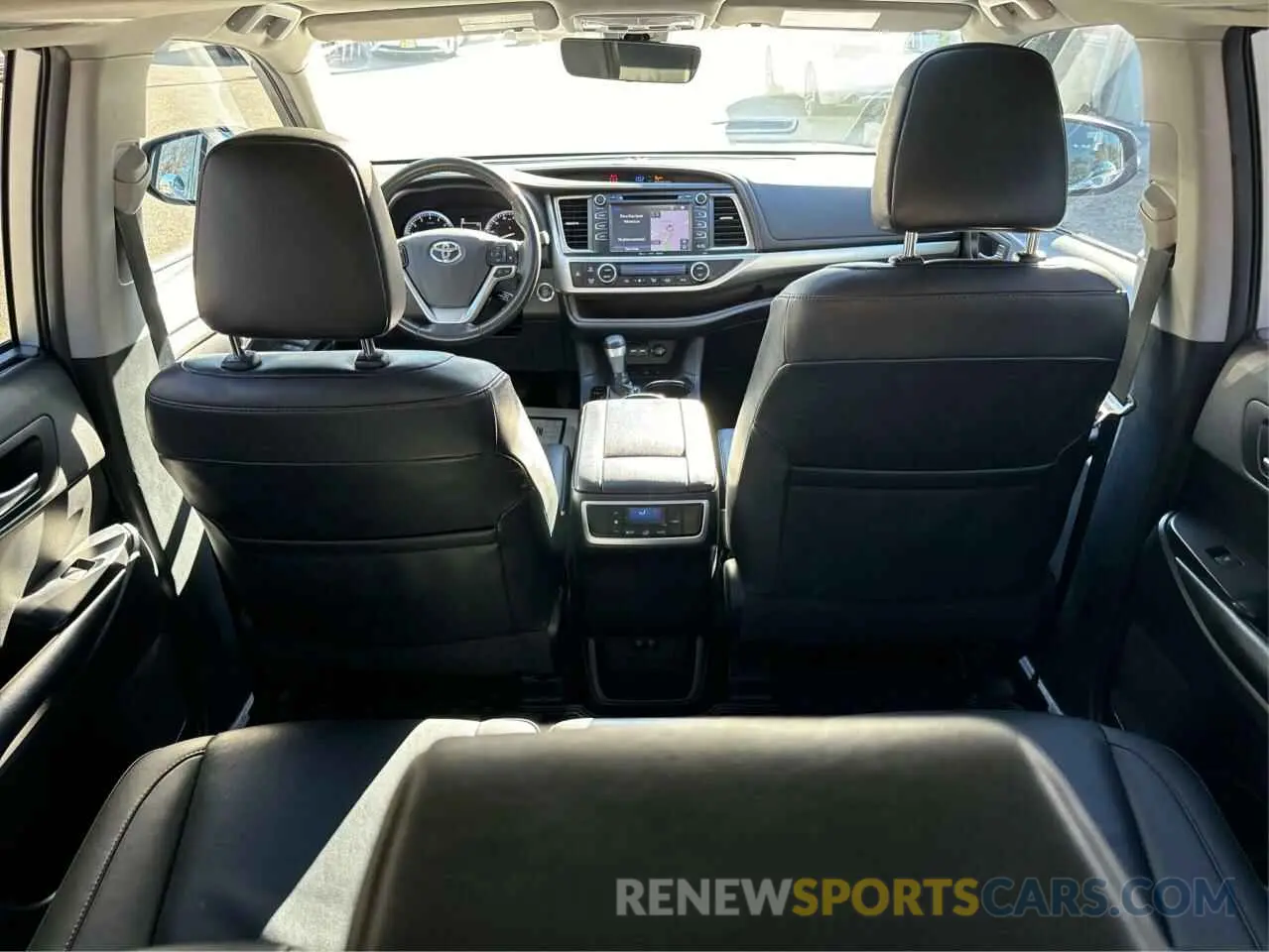 9 fotografías del automóvil dañado 5TDJZRFH4KS615176 TOYOTA HIGHLANDER 2019