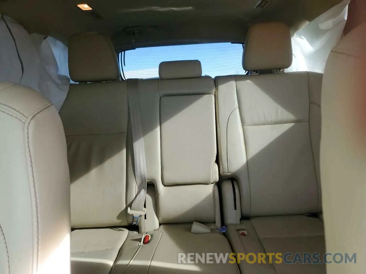 10 fotografías del automóvil dañado 5TDJZRFH4KS622676 TOYOTA HIGHLANDER 2019
