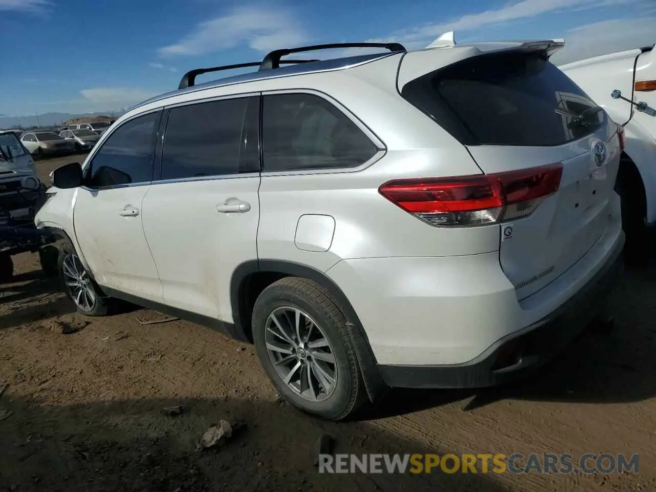 2 fotografías del automóvil dañado 5TDJZRFH4KS622676 TOYOTA HIGHLANDER 2019
