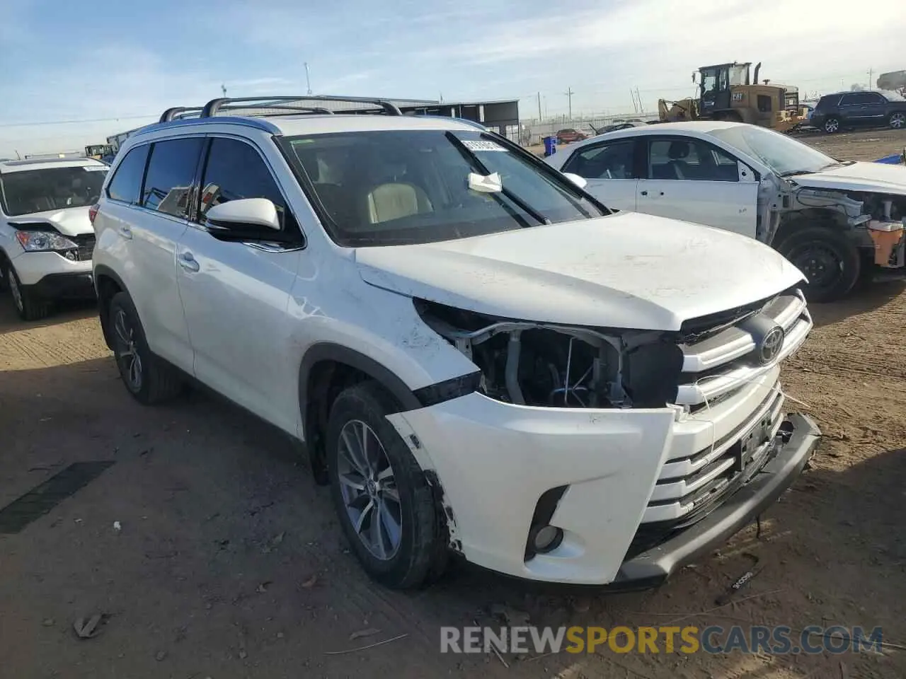 4 fotografías del automóvil dañado 5TDJZRFH4KS622676 TOYOTA HIGHLANDER 2019