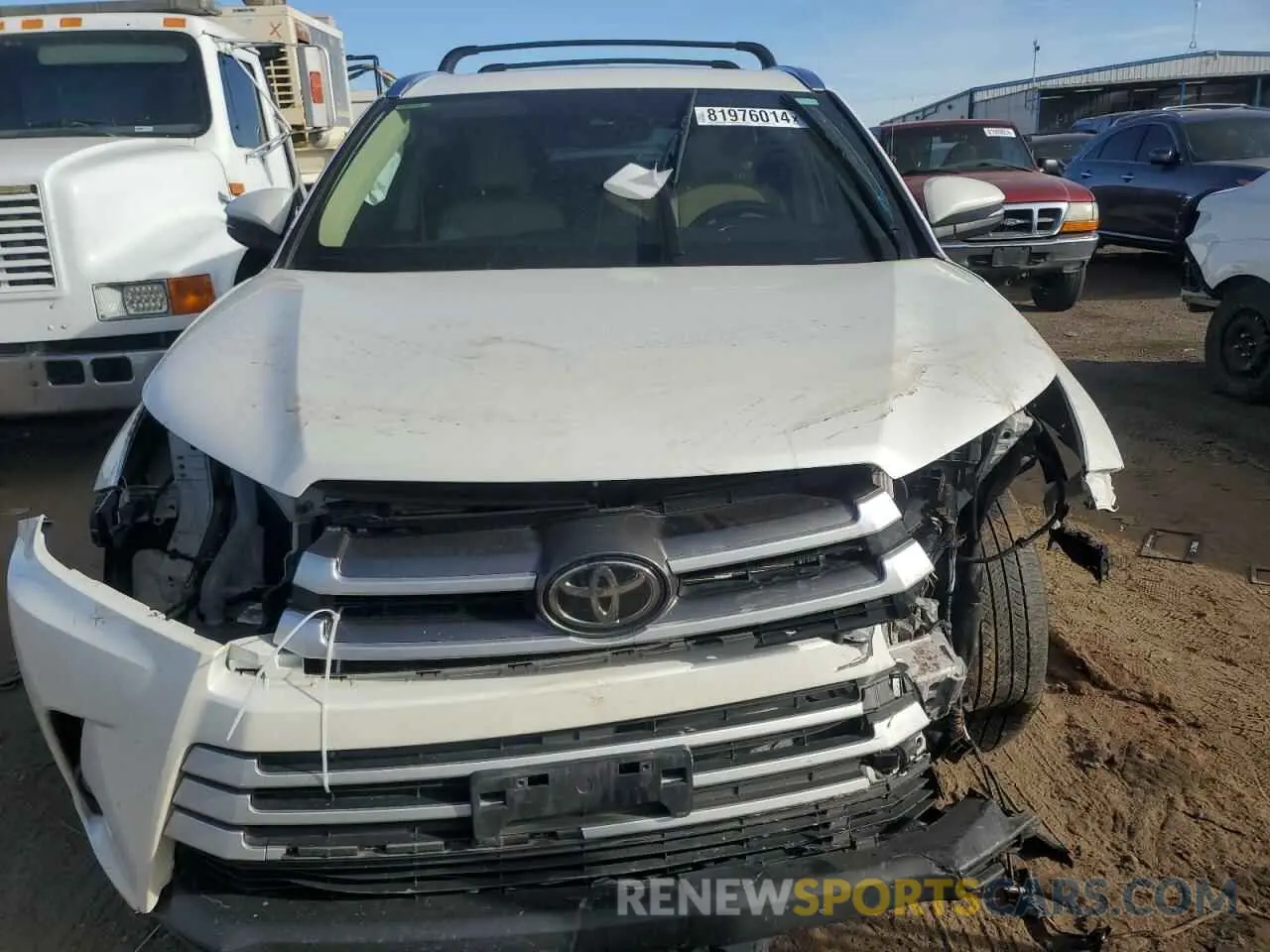5 fotografías del automóvil dañado 5TDJZRFH4KS622676 TOYOTA HIGHLANDER 2019