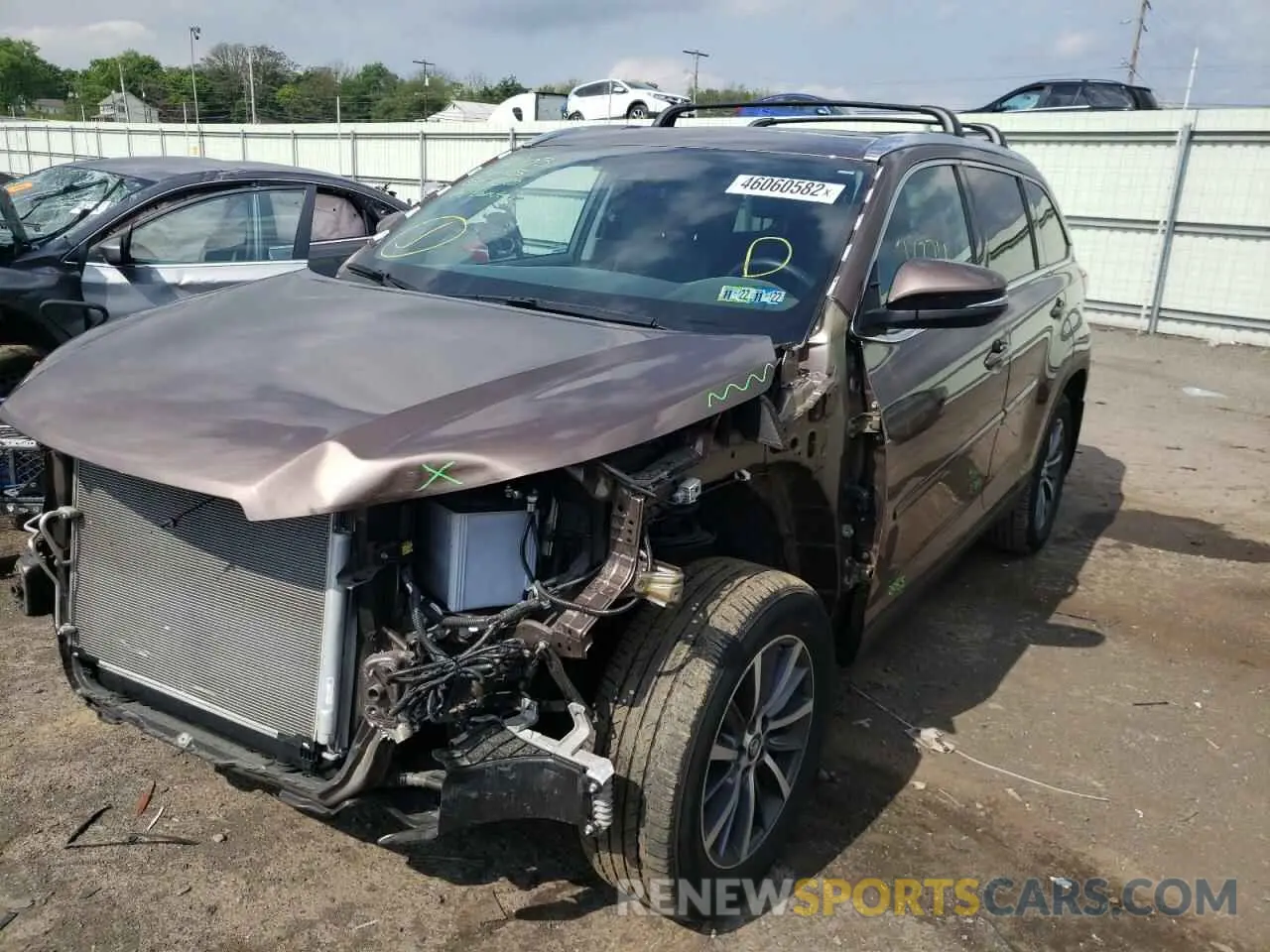 2 fotografías del automóvil dañado 5TDJZRFH4KS723247 TOYOTA HIGHLANDER 2019
