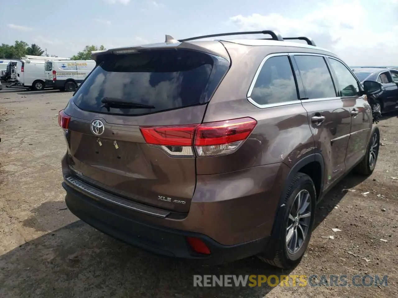 4 fotografías del automóvil dañado 5TDJZRFH4KS723247 TOYOTA HIGHLANDER 2019