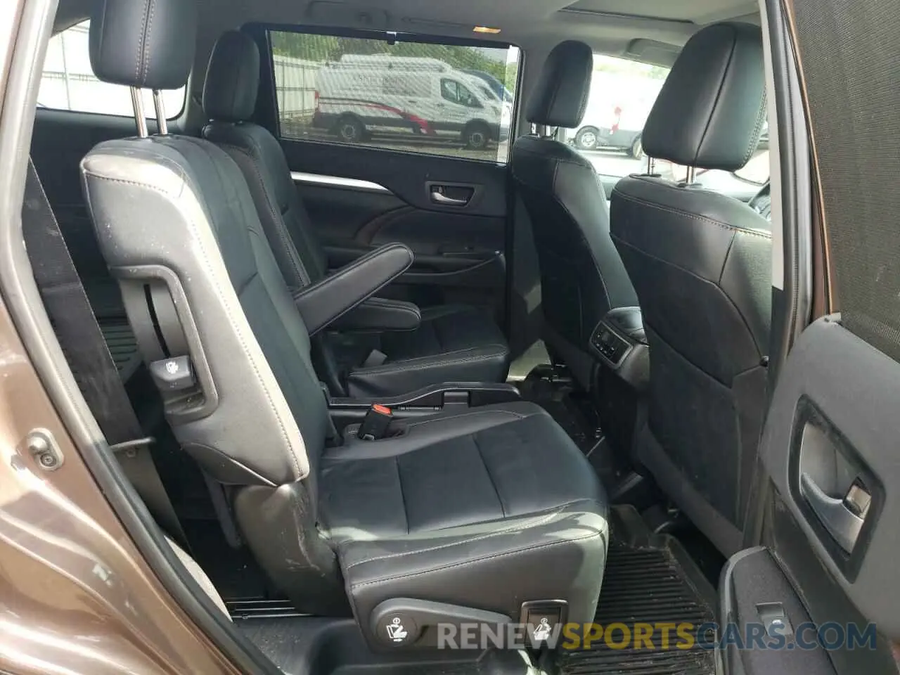 6 fotografías del automóvil dañado 5TDJZRFH4KS723247 TOYOTA HIGHLANDER 2019
