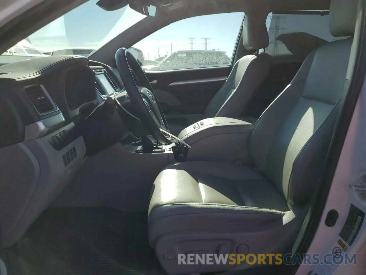 7 fotografías del automóvil dañado 5TDJZRFH4KS727959 TOYOTA HIGHLANDER 2019