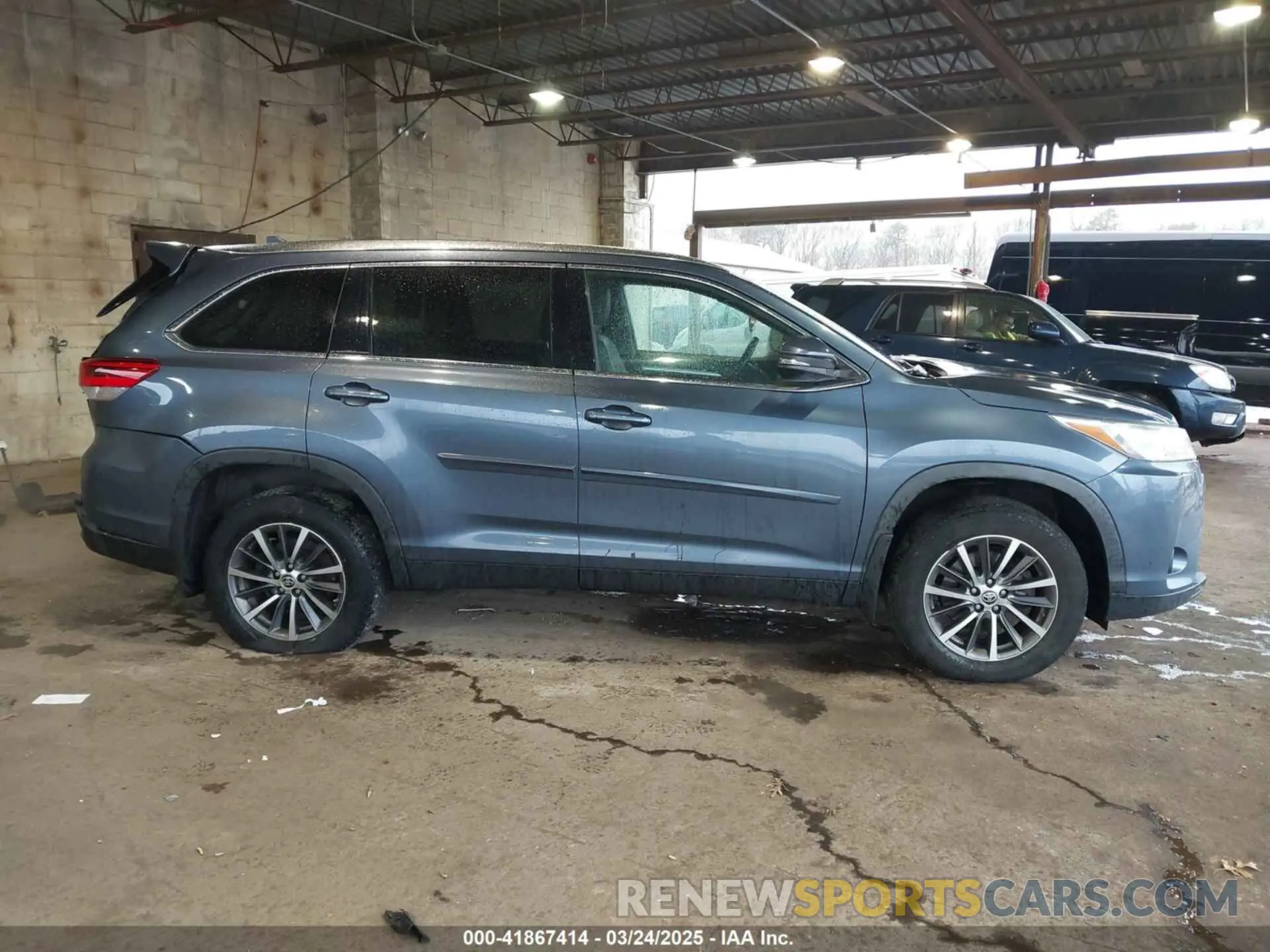 13 fotografías del automóvil dañado 5TDJZRFH4KS747306 TOYOTA HIGHLANDER 2019