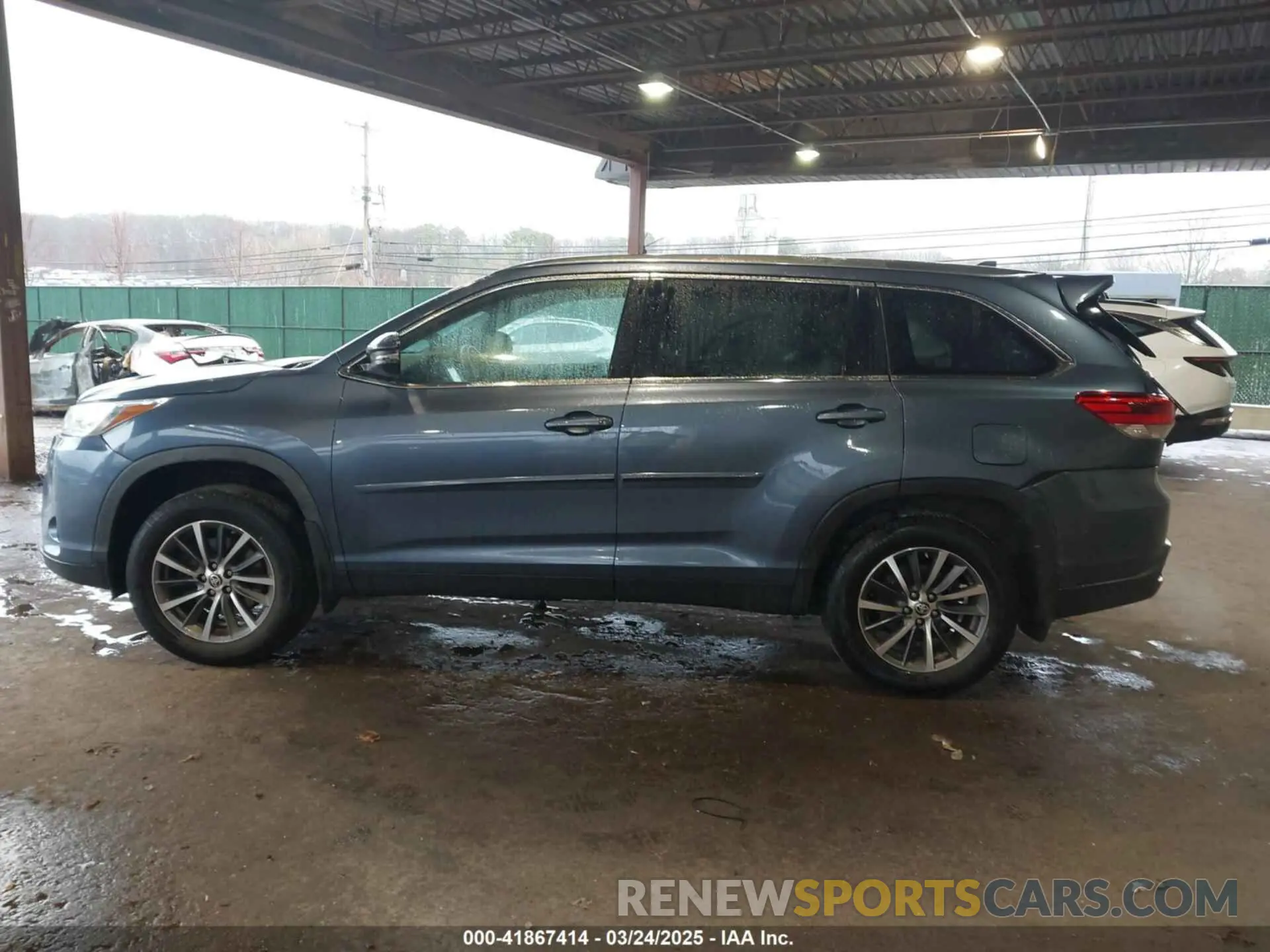 14 fotografías del automóvil dañado 5TDJZRFH4KS747306 TOYOTA HIGHLANDER 2019