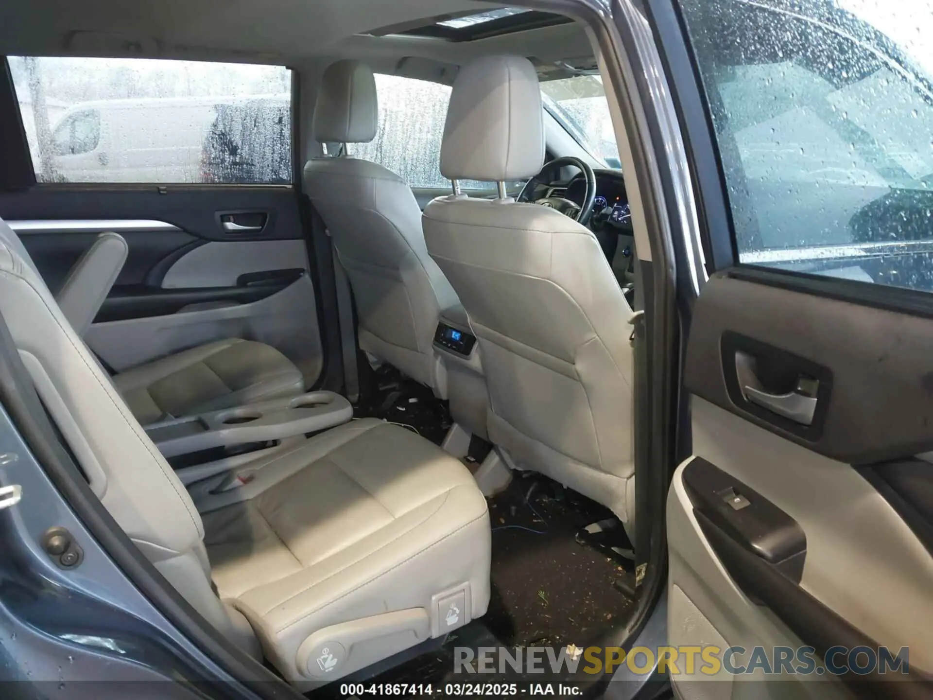 8 fotografías del automóvil dañado 5TDJZRFH4KS747306 TOYOTA HIGHLANDER 2019