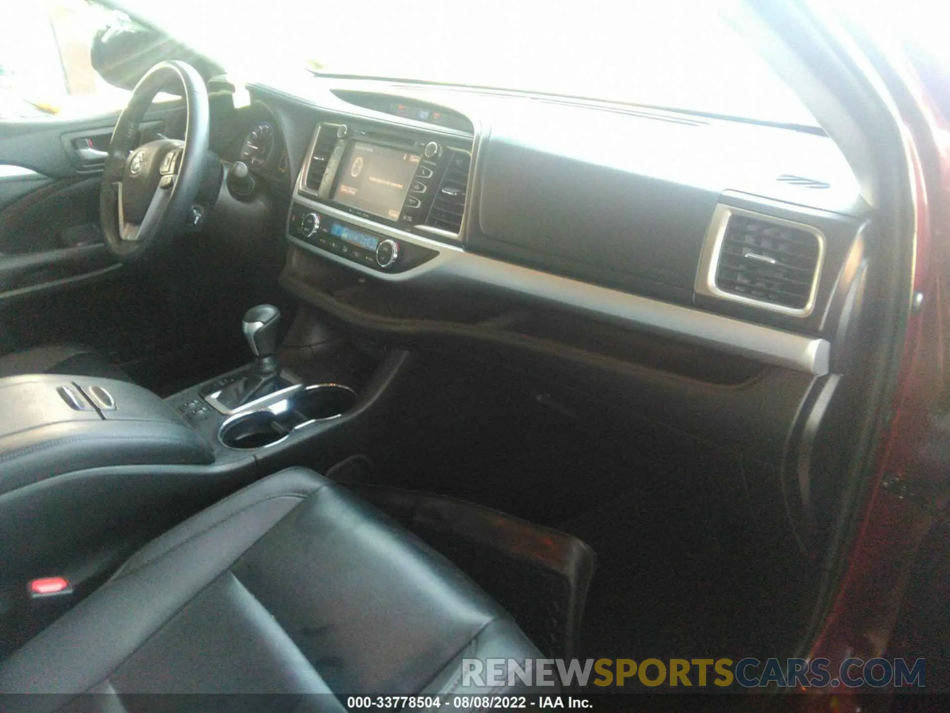 5 fotografías del automóvil dañado 5TDJZRFH4KS978951 TOYOTA HIGHLANDER 2019