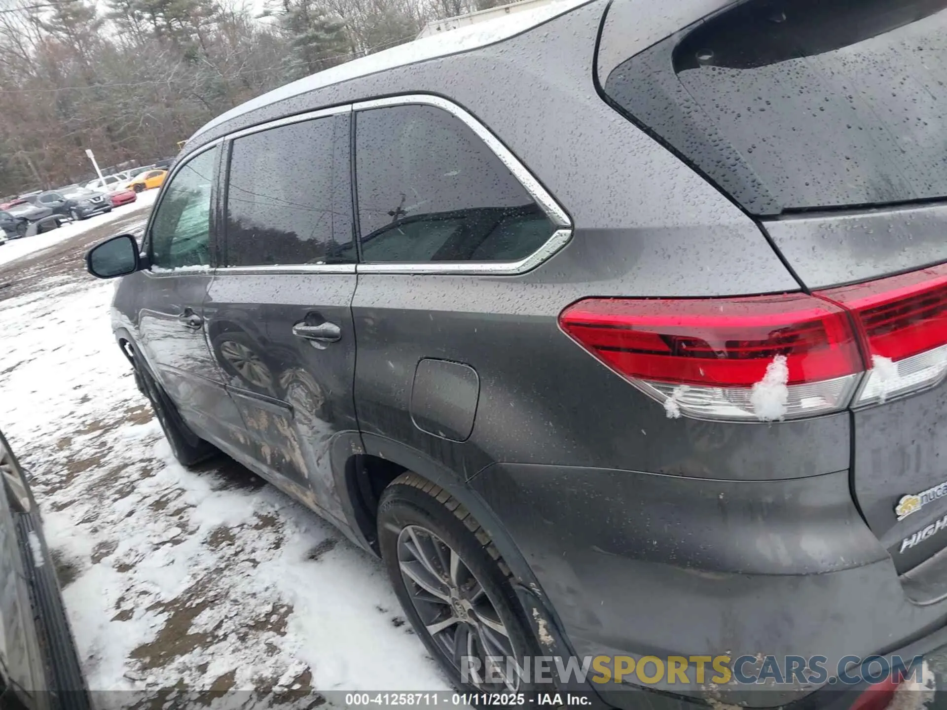 14 fotografías del automóvil dañado 5TDJZRFH4KS983325 TOYOTA HIGHLANDER 2019