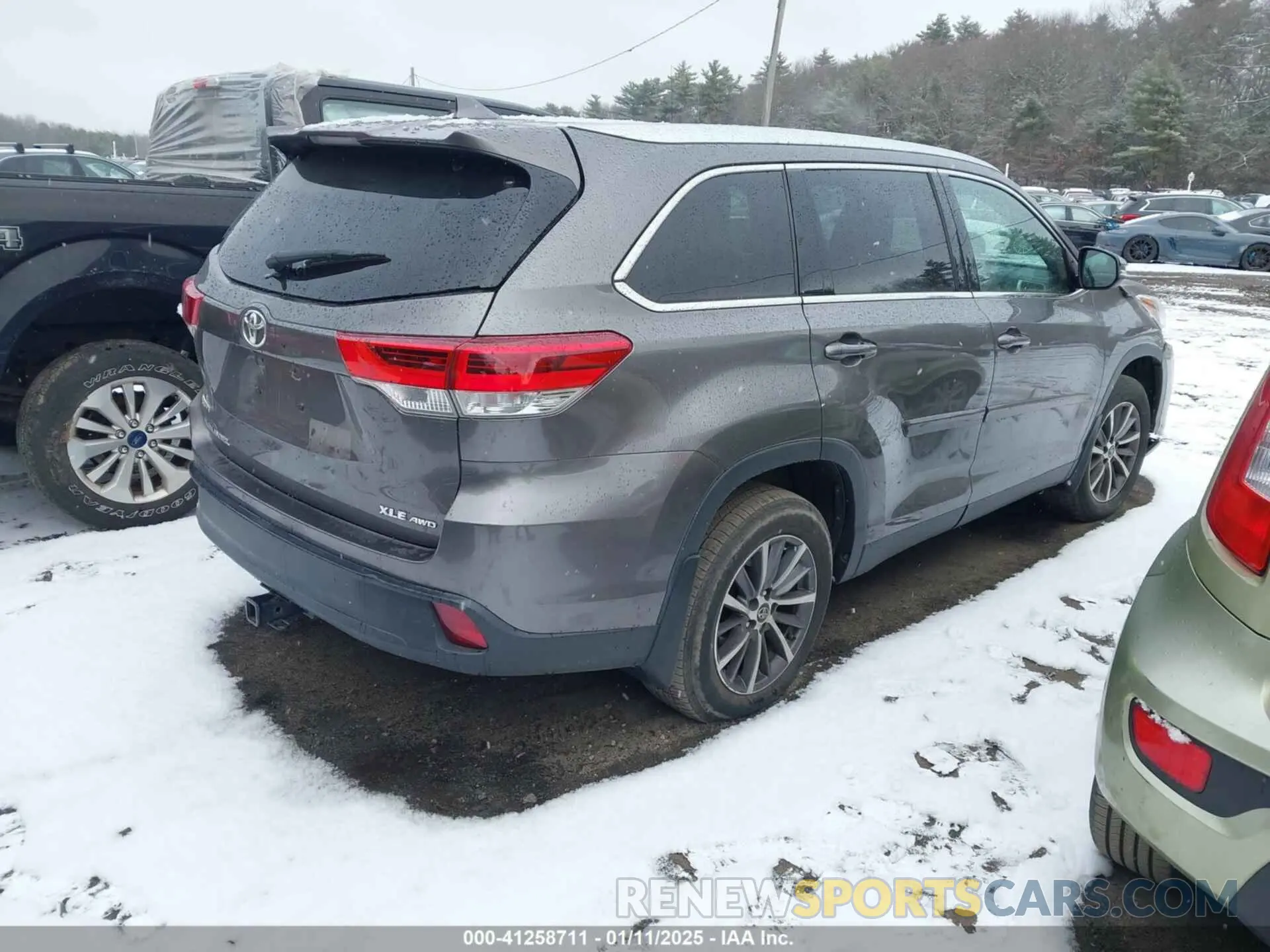4 fotografías del automóvil dañado 5TDJZRFH4KS983325 TOYOTA HIGHLANDER 2019
