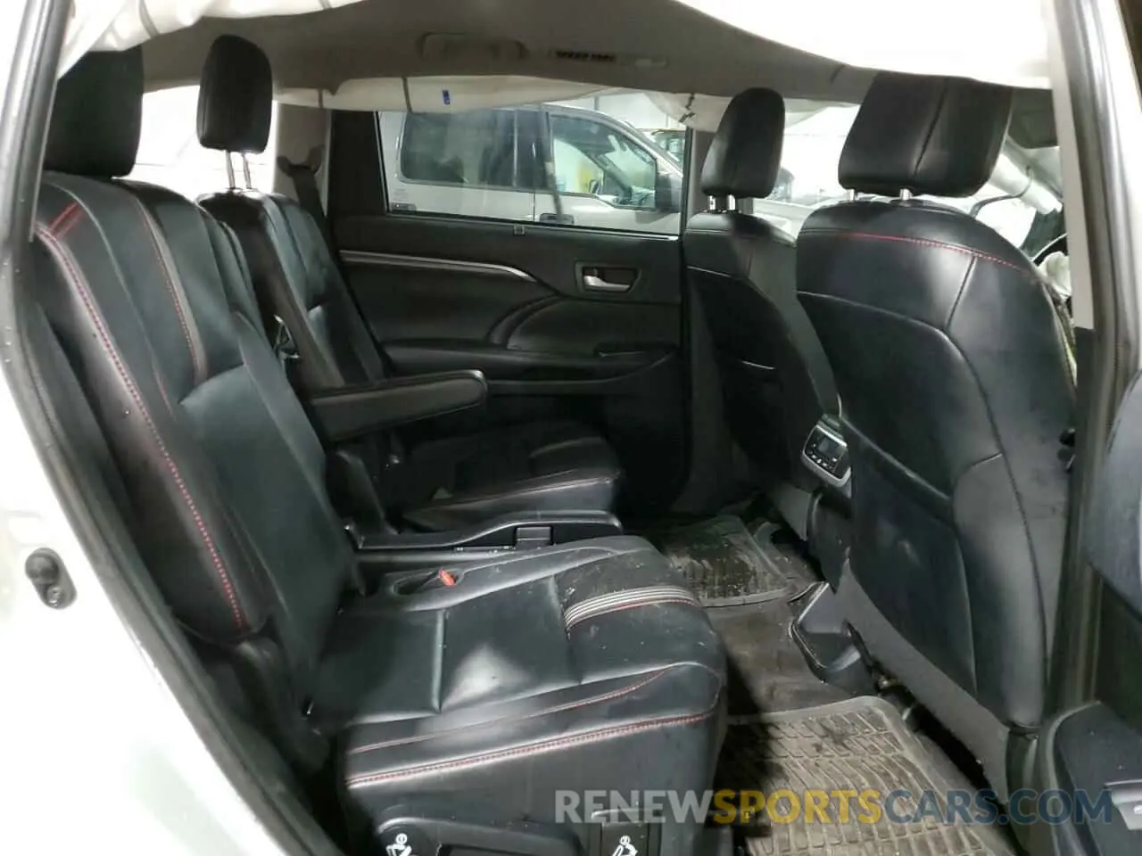 10 fotografías del automóvil dañado 5TDJZRFH5KS563072 TOYOTA HIGHLANDER 2019