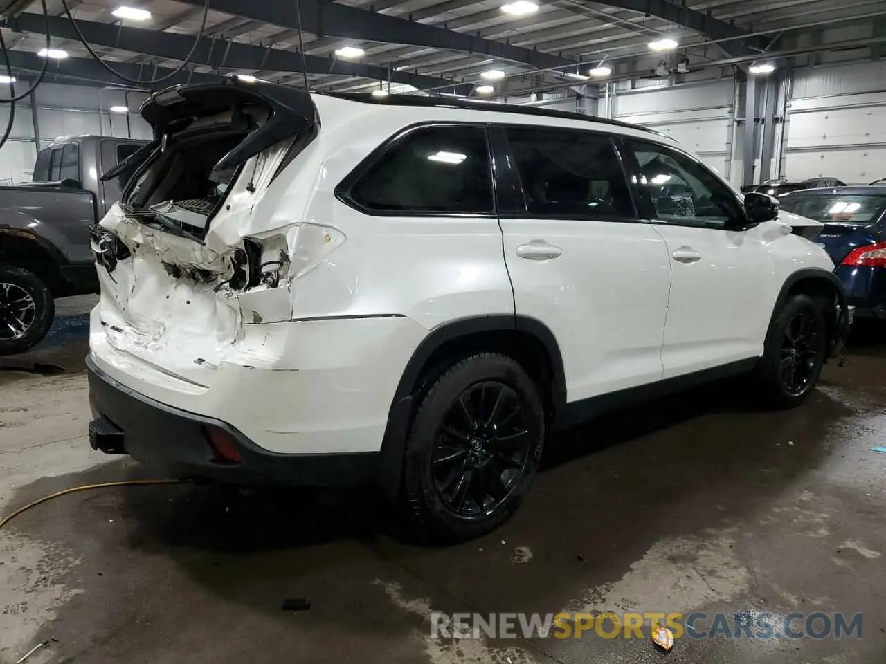 3 fotografías del automóvil dañado 5TDJZRFH5KS563072 TOYOTA HIGHLANDER 2019