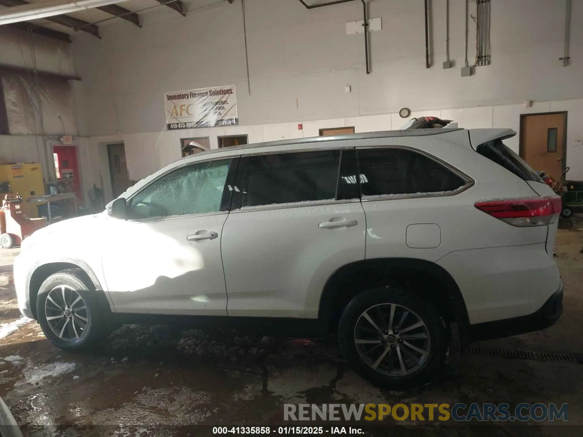 14 fotografías del automóvil dañado 5TDJZRFH5KS572144 TOYOTA HIGHLANDER 2019