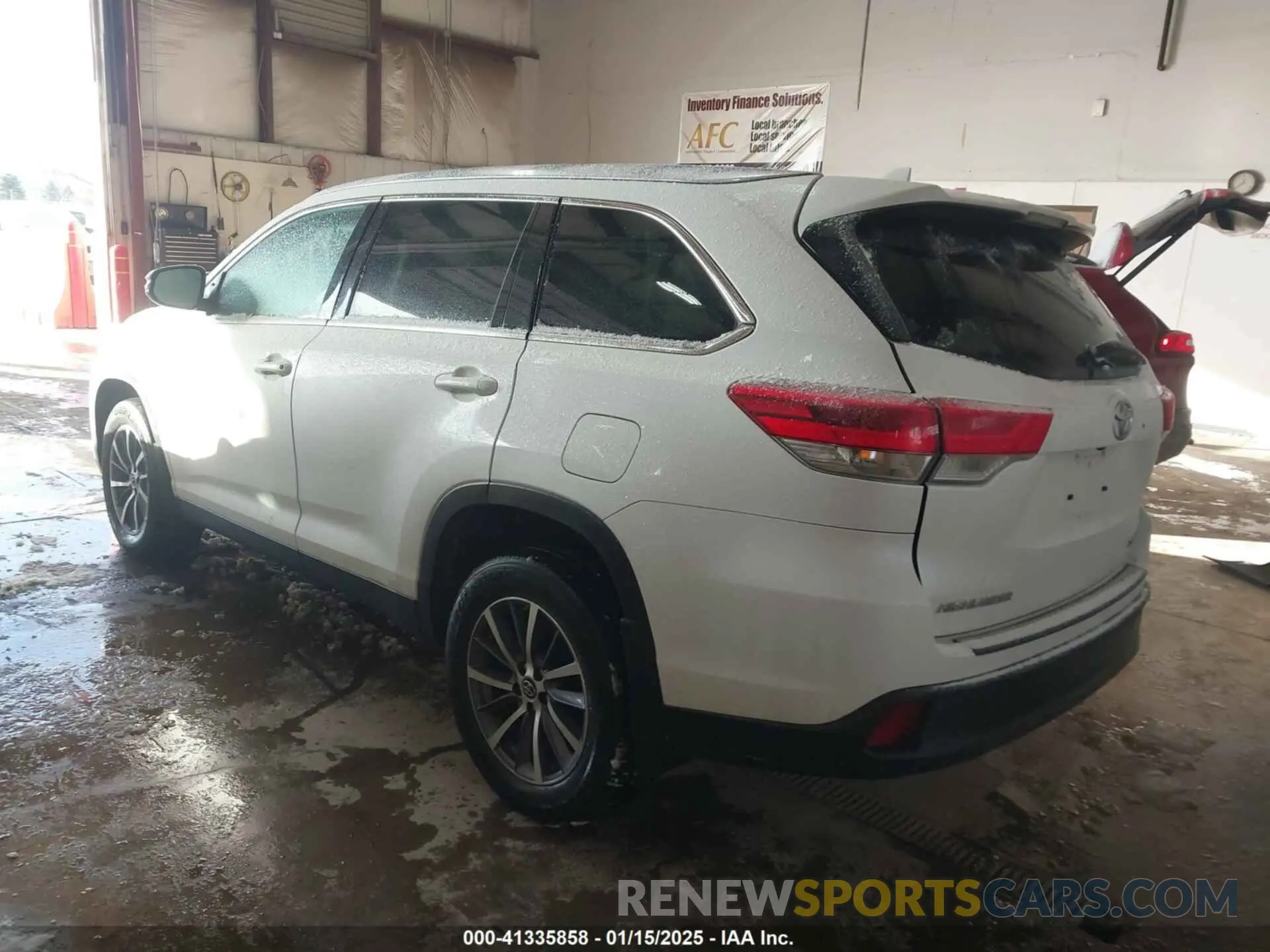 3 fotografías del automóvil dañado 5TDJZRFH5KS572144 TOYOTA HIGHLANDER 2019