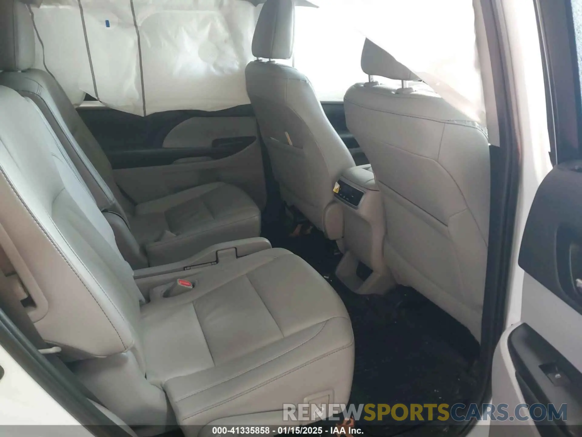 8 fotografías del automóvil dañado 5TDJZRFH5KS572144 TOYOTA HIGHLANDER 2019