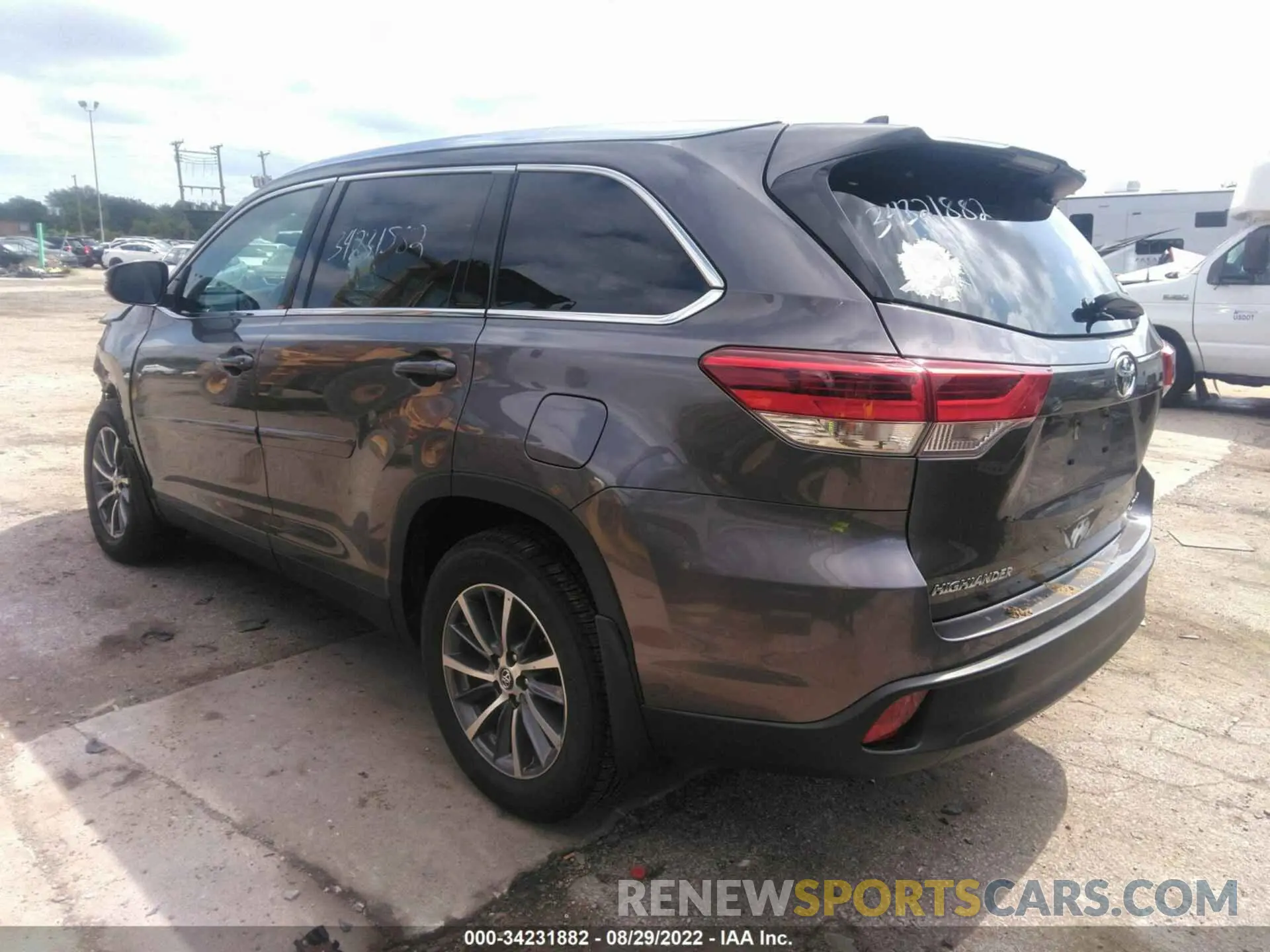 3 fotografías del automóvil dañado 5TDJZRFH5KS581393 TOYOTA HIGHLANDER 2019
