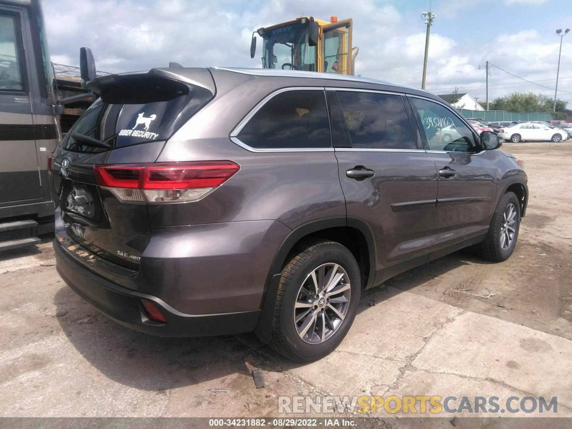 4 fotografías del automóvil dañado 5TDJZRFH5KS581393 TOYOTA HIGHLANDER 2019