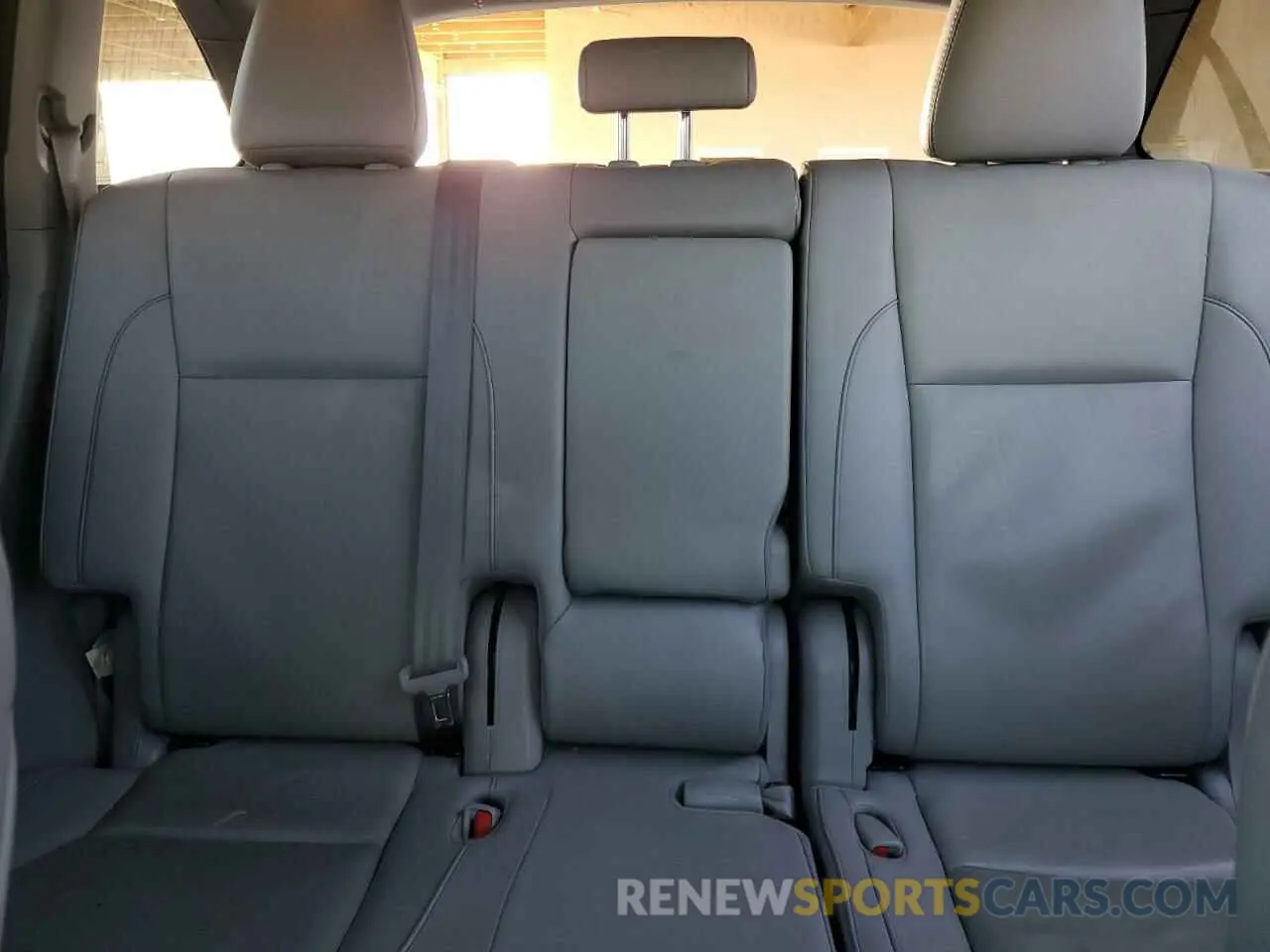 10 fotografías del automóvil dañado 5TDJZRFH5KS591809 TOYOTA HIGHLANDER 2019