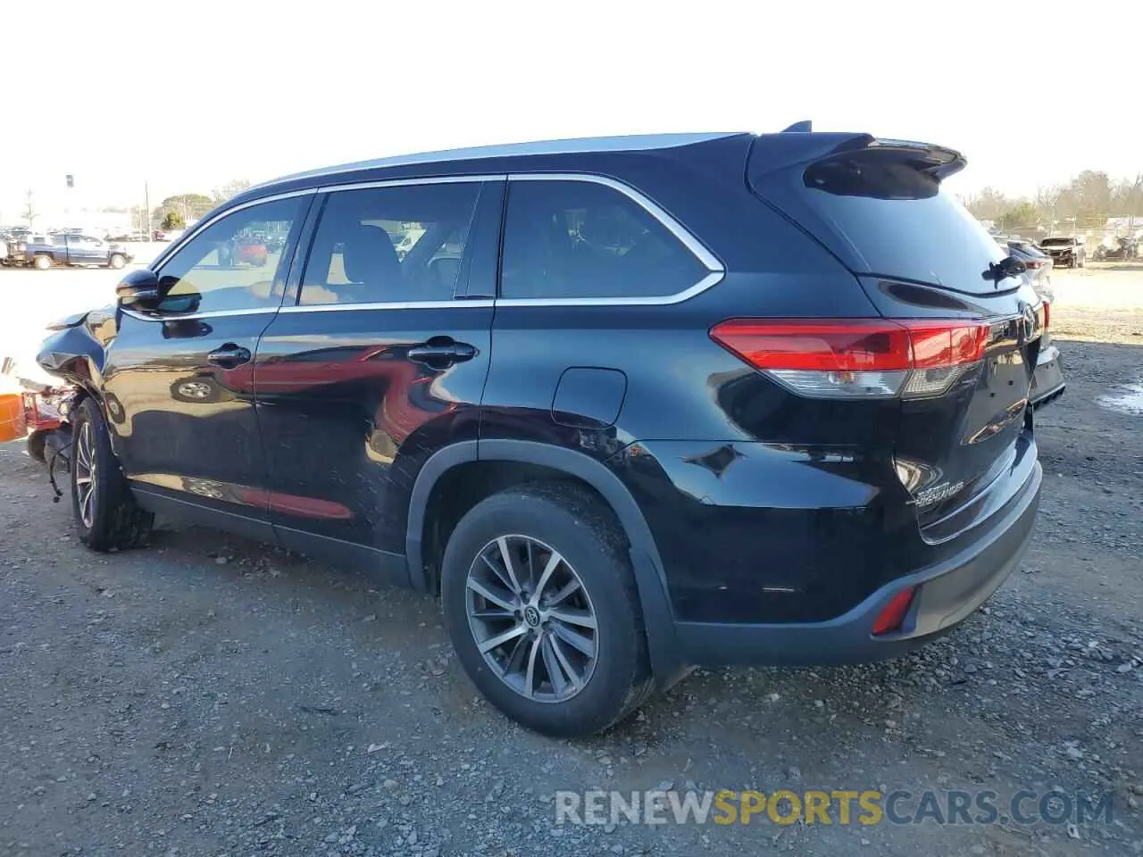 2 fotografías del automóvil dañado 5TDJZRFH5KS591809 TOYOTA HIGHLANDER 2019