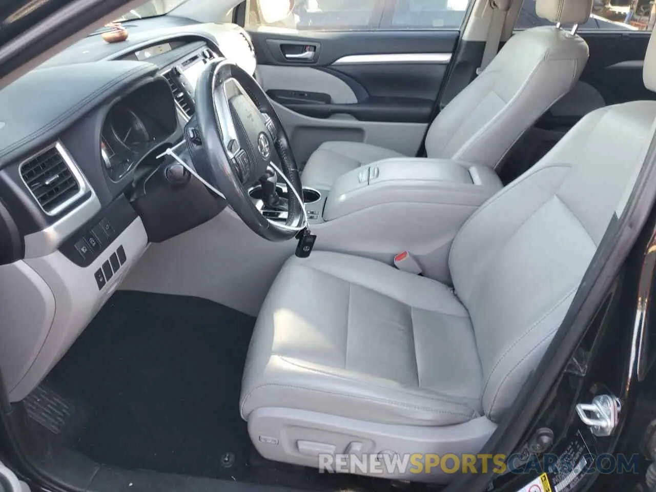 7 fotografías del automóvil dañado 5TDJZRFH5KS591809 TOYOTA HIGHLANDER 2019