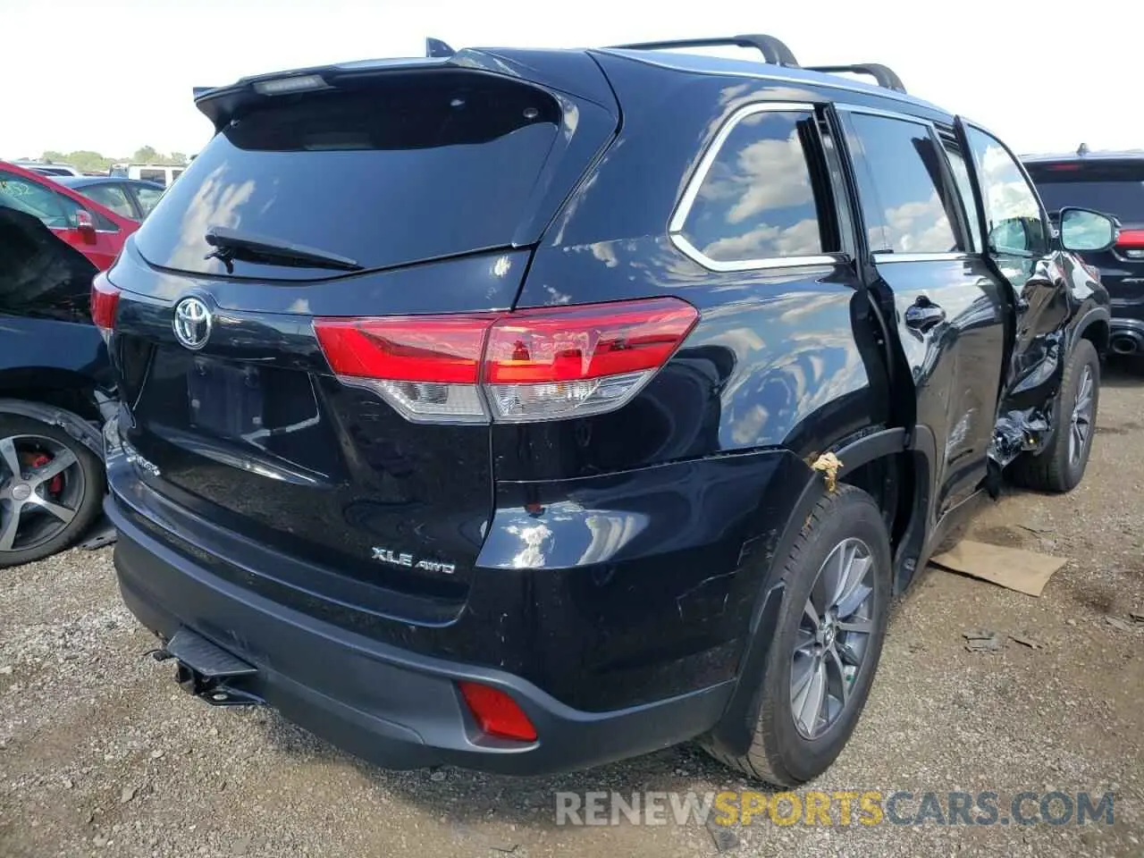 4 fotografías del automóvil dañado 5TDJZRFH5KS595181 TOYOTA HIGHLANDER 2019