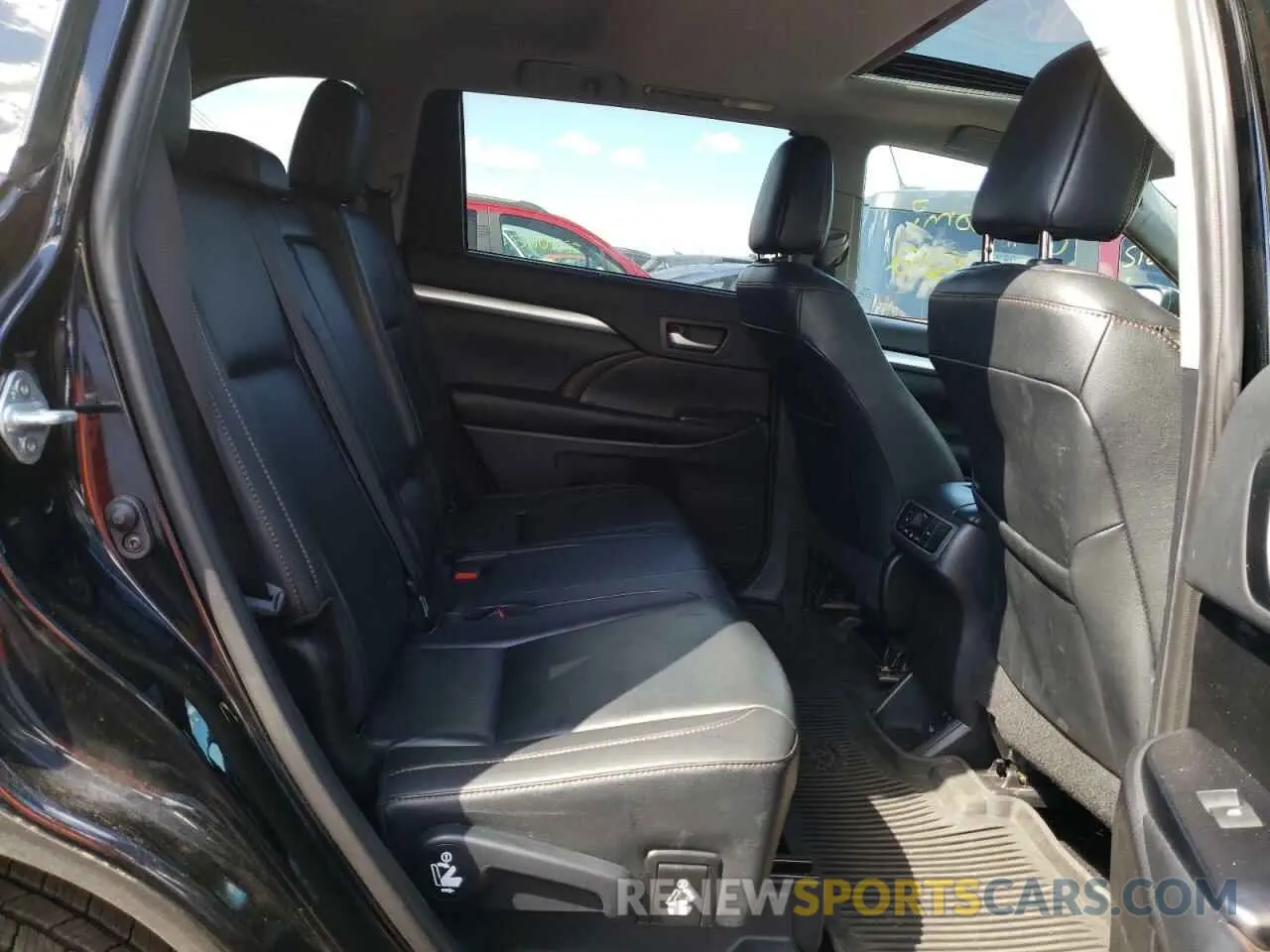 6 fotografías del automóvil dañado 5TDJZRFH5KS595181 TOYOTA HIGHLANDER 2019