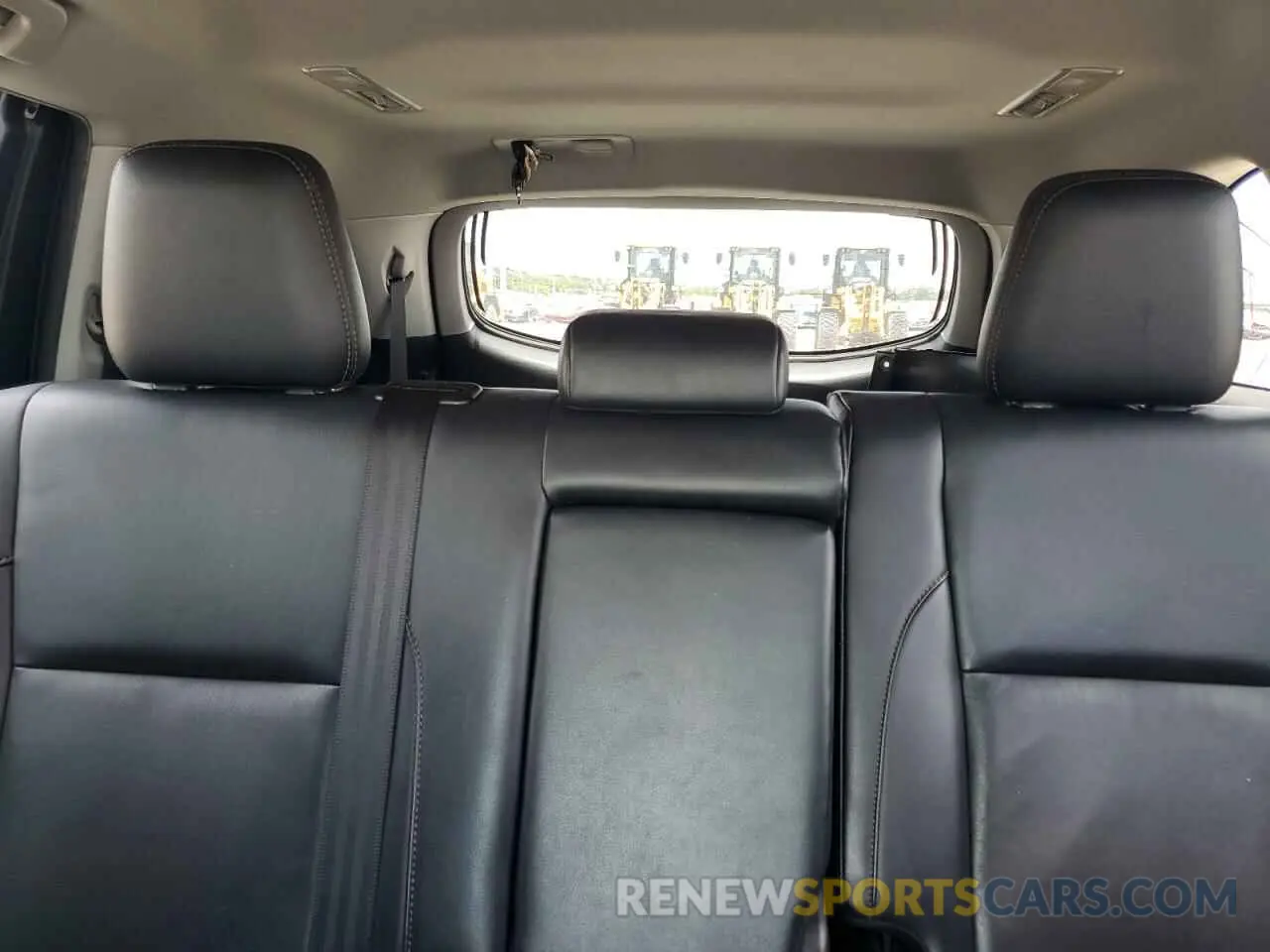 10 fotografías del automóvil dañado 5TDJZRFH5KS597500 TOYOTA HIGHLANDER 2019