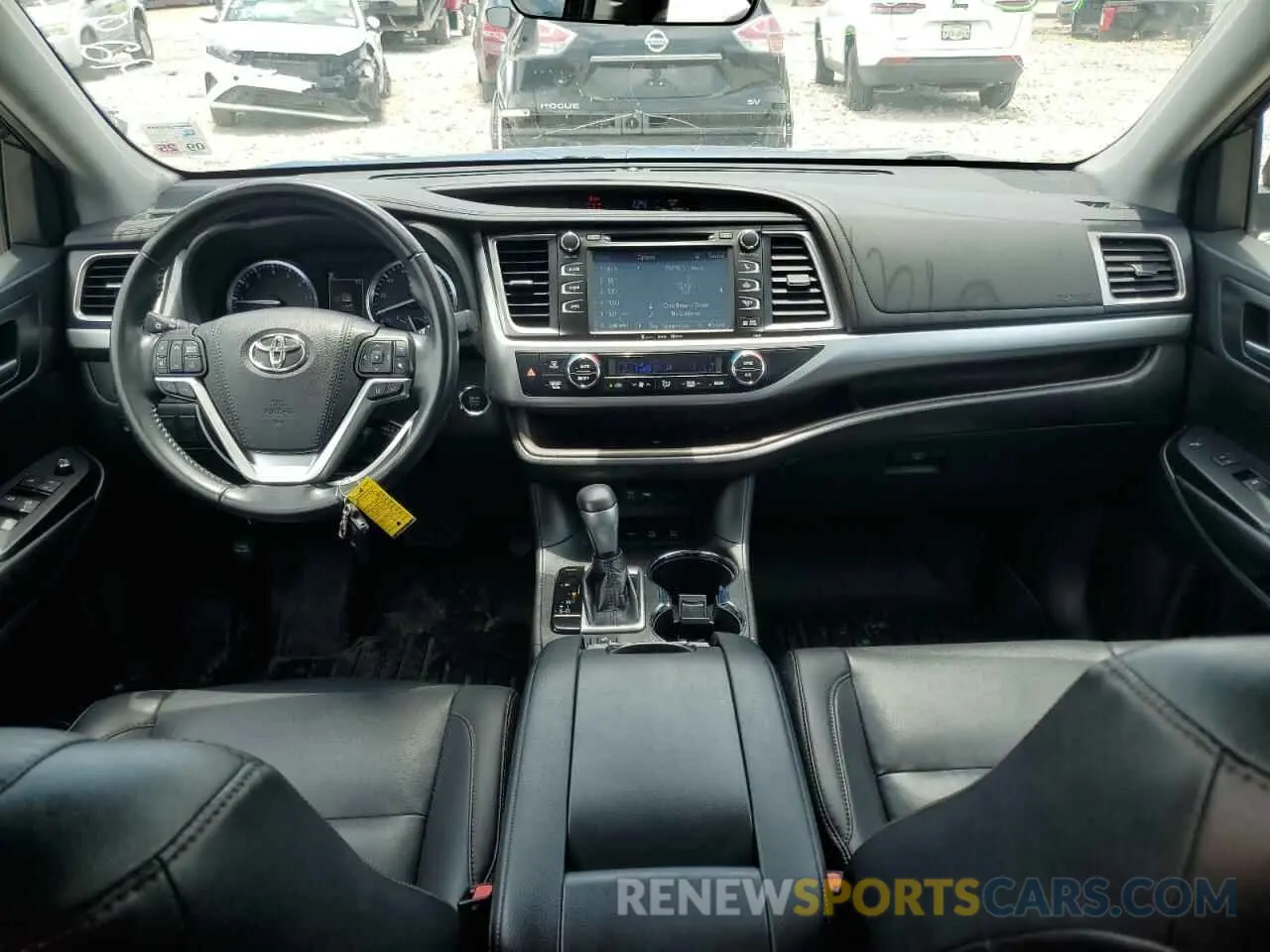 8 fotografías del automóvil dañado 5TDJZRFH5KS597500 TOYOTA HIGHLANDER 2019