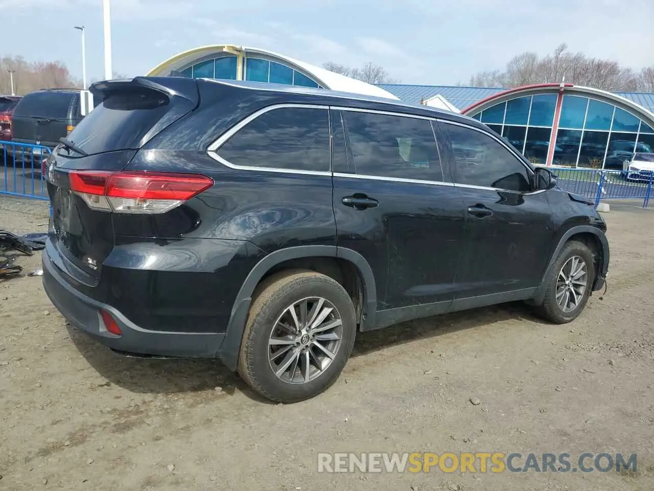 3 fotografías del automóvil dañado 5TDJZRFH5KS604039 TOYOTA HIGHLANDER 2019
