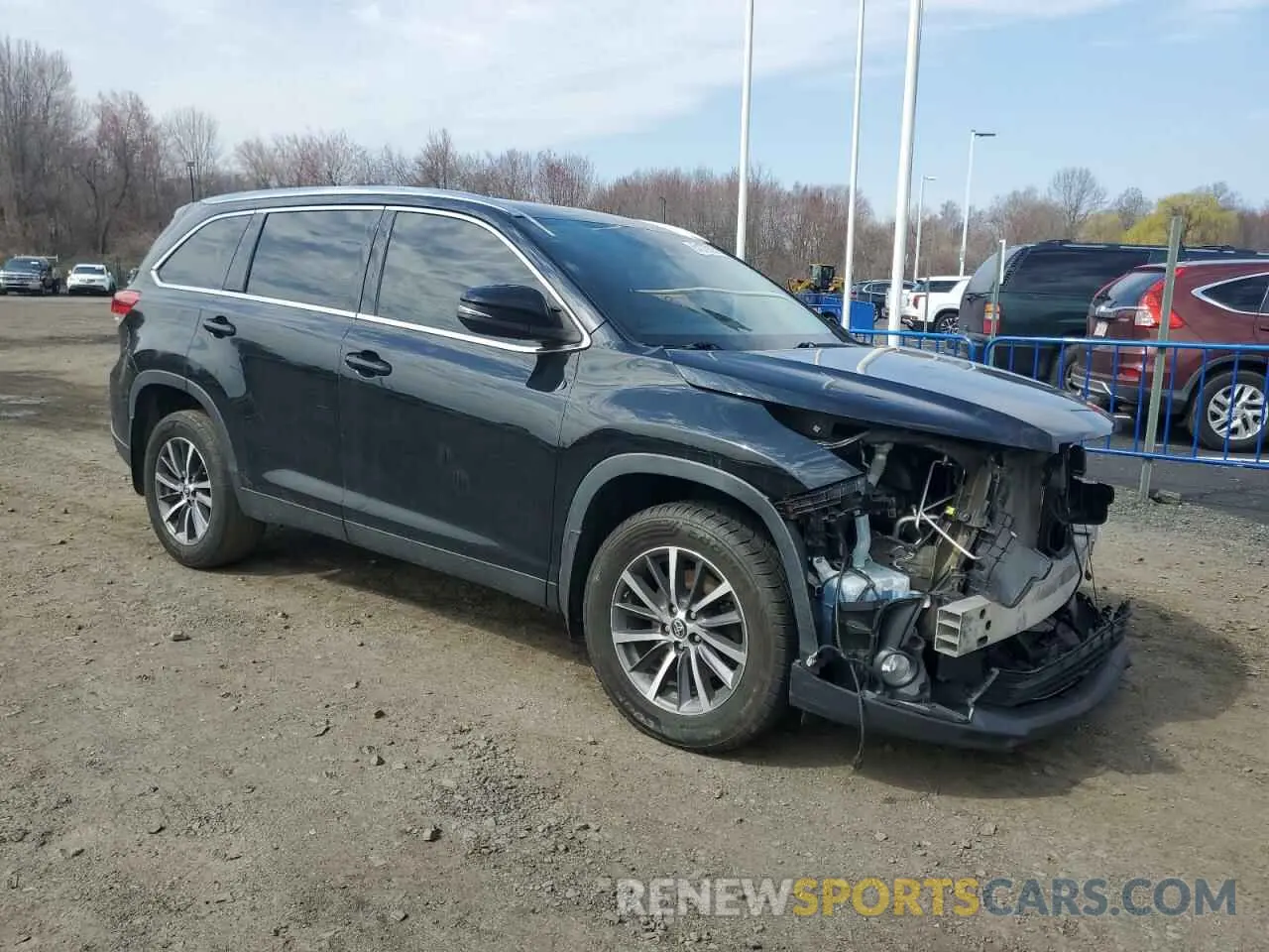 4 fotografías del automóvil dañado 5TDJZRFH5KS604039 TOYOTA HIGHLANDER 2019