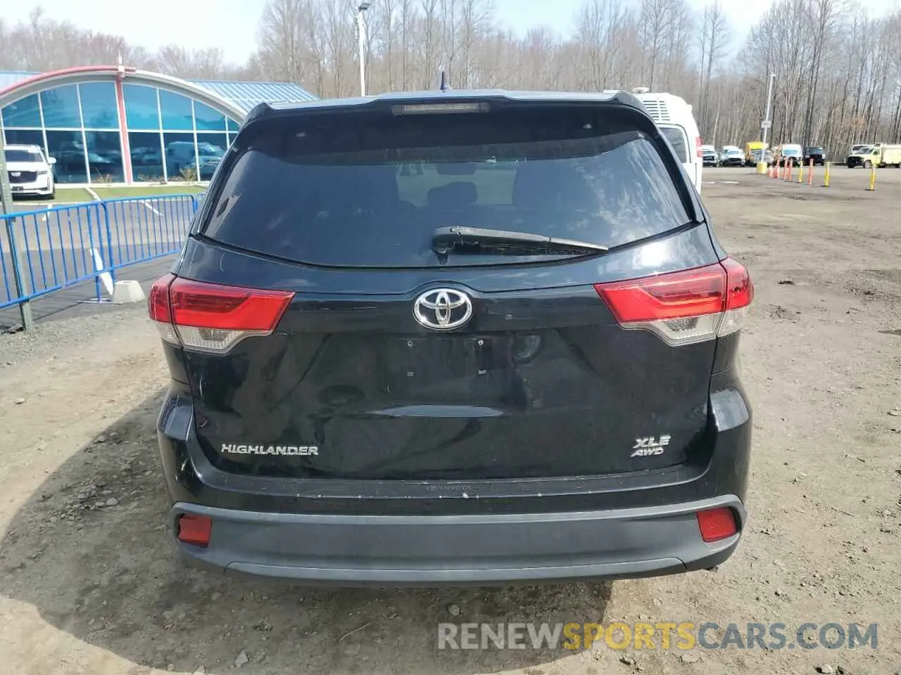 6 fotografías del automóvil dañado 5TDJZRFH5KS604039 TOYOTA HIGHLANDER 2019