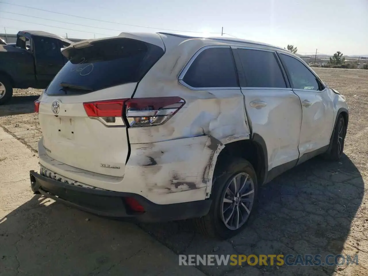 4 fotografías del automóvil dañado 5TDJZRFH5KS606714 TOYOTA HIGHLANDER 2019