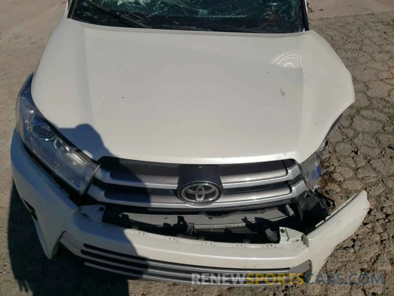 7 fotografías del automóvil dañado 5TDJZRFH5KS606714 TOYOTA HIGHLANDER 2019