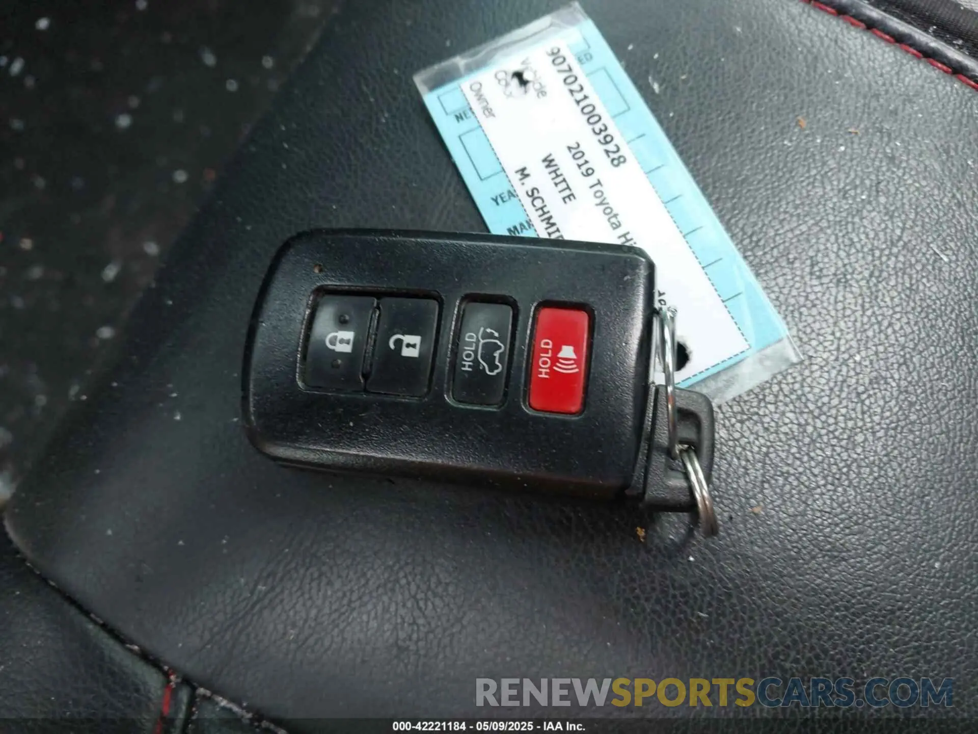 11 fotografías del automóvil dañado 5TDJZRFH5KS616112 TOYOTA HIGHLANDER 2019