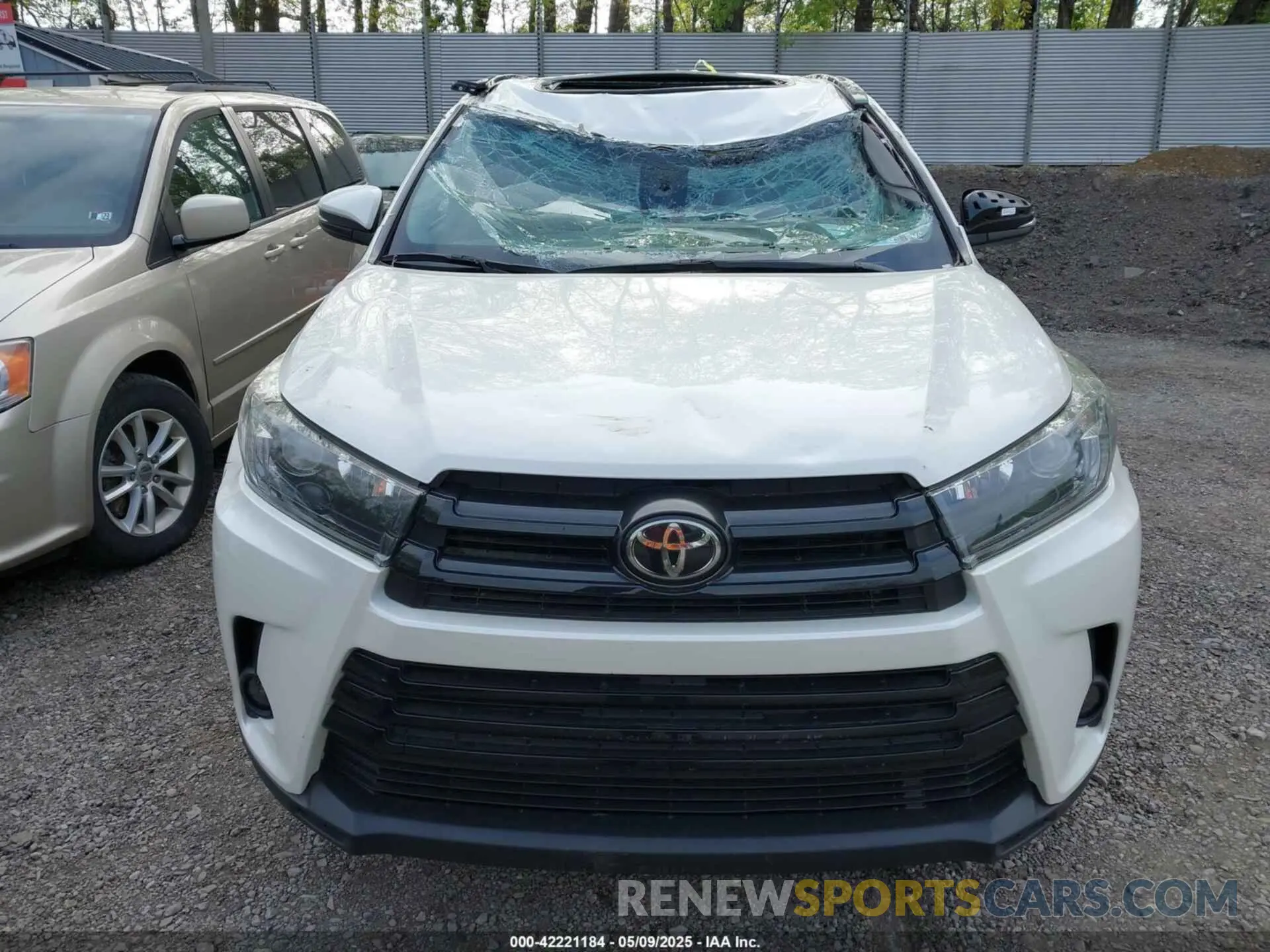 13 fotografías del automóvil dañado 5TDJZRFH5KS616112 TOYOTA HIGHLANDER 2019